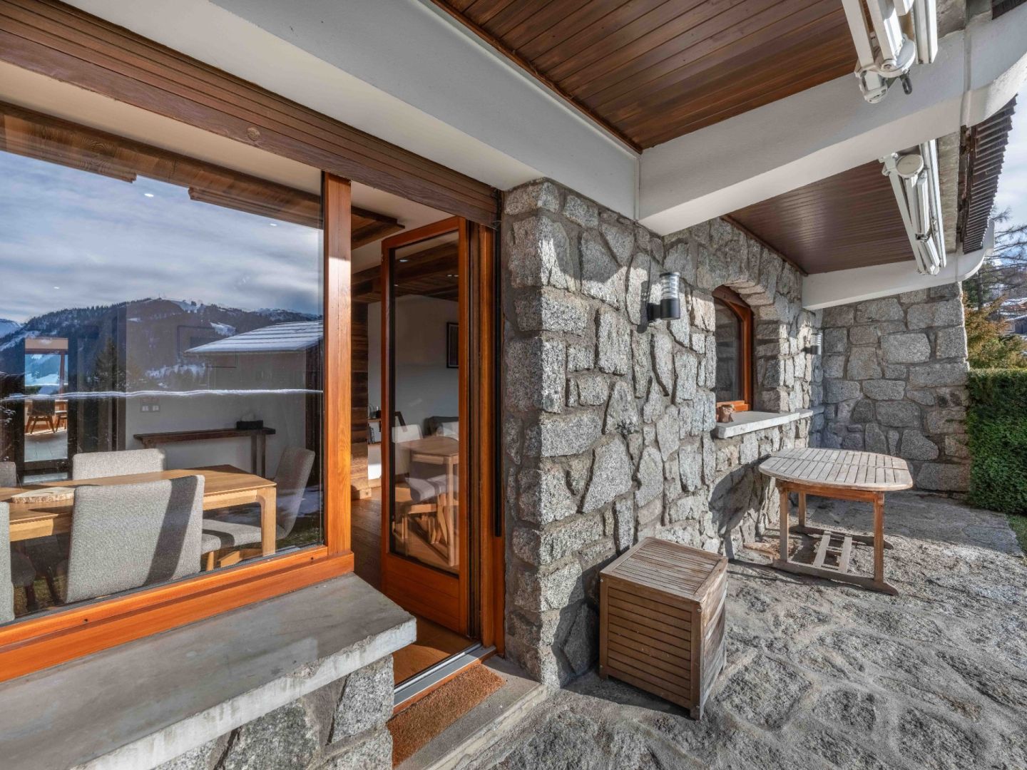 Megève, Évasion Mont-Blanc apartment for sale - Megève | Renovated 3-Bed Apartment with Garden Access in Mont d'Arbois - gallery image 3