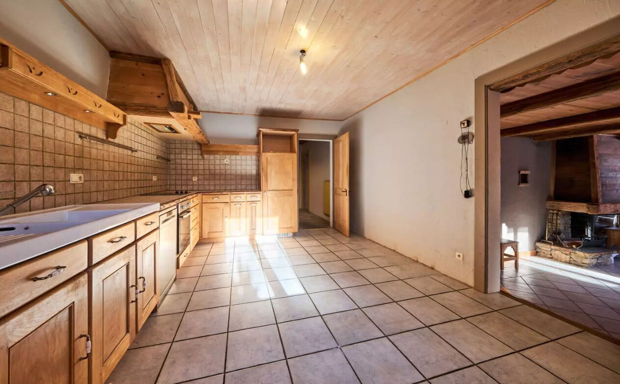 Saint-Gervais-les-Bains, Évasion Mont-Blanc chalet for sale - Saint-Gervais-les-Bains | Farmhouse to renovate – facing Mont Blanc
