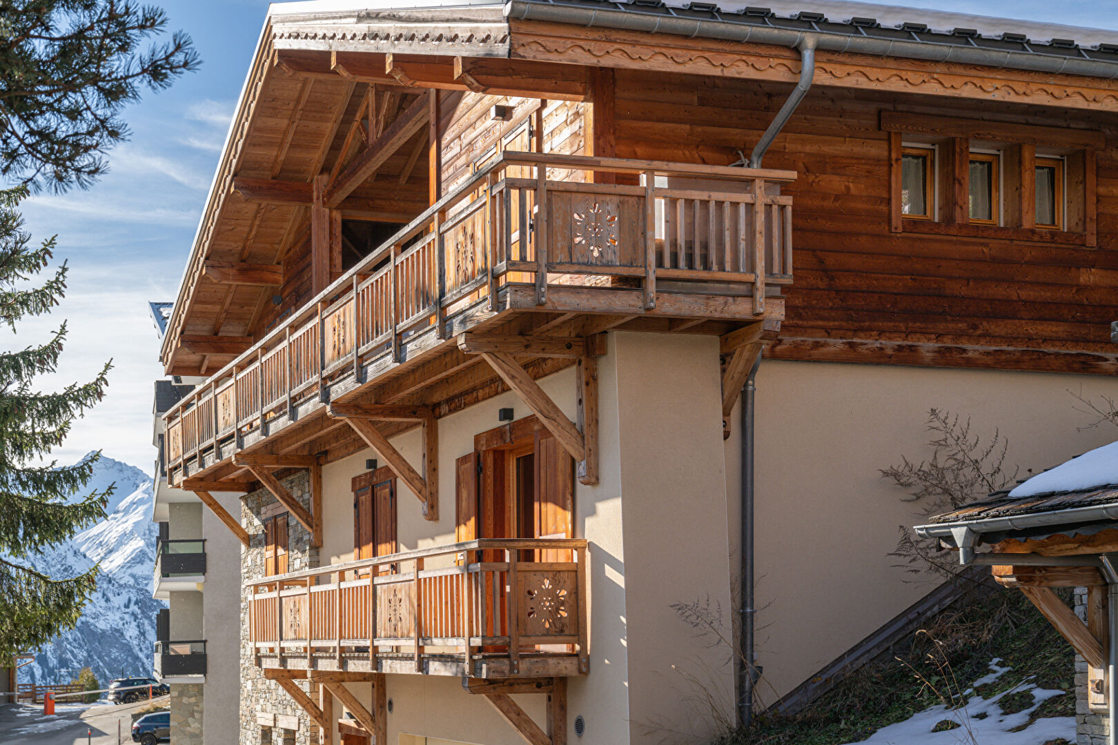 Les Deux Alpes, Les 2 Alpes chalet for sale - Les Deux Alpes | Exceptional 5-Bedroom Chalet with 88 m² Cathedral Living Room & Wellness Area - gallery image 2