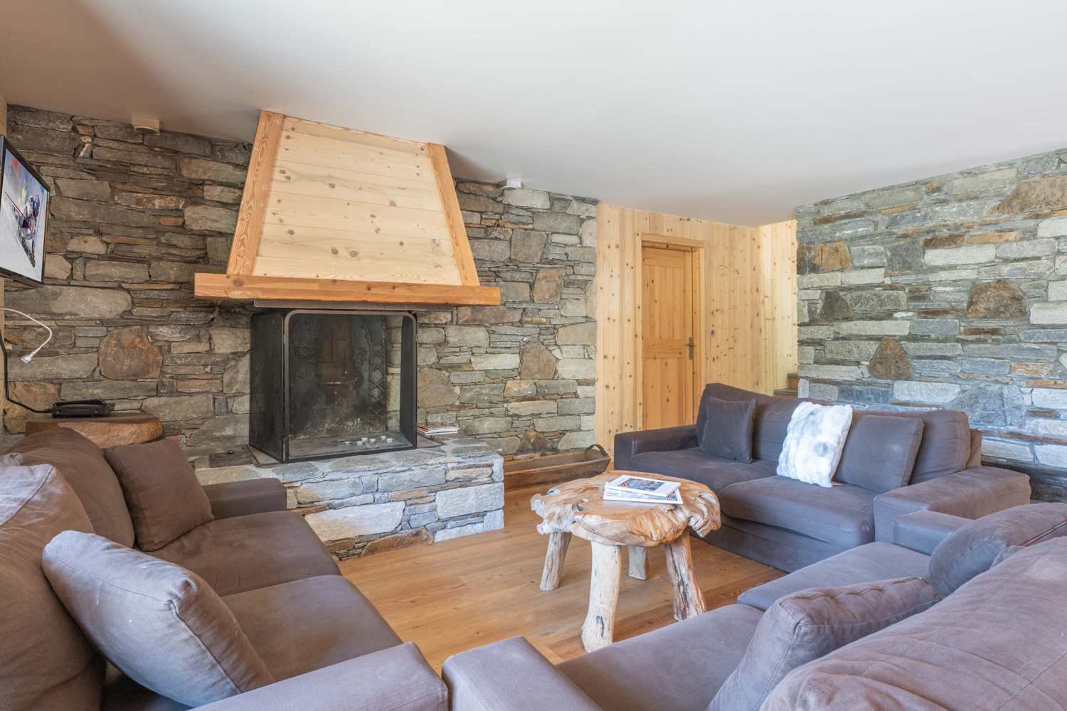 les Deux Alpes, Les 2 Alpes chalet for sale - les Deux Alpes | Premium 5-Bedroom Chalet with South-facing Balcony - gallery image 3