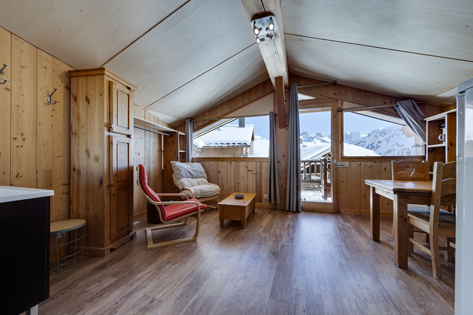 Tignes, Tignes – Val d’Isère chalet for sale - Tignes | Chalet near the slopes – Tignes le Lac (Les Almes) - gallery image 3