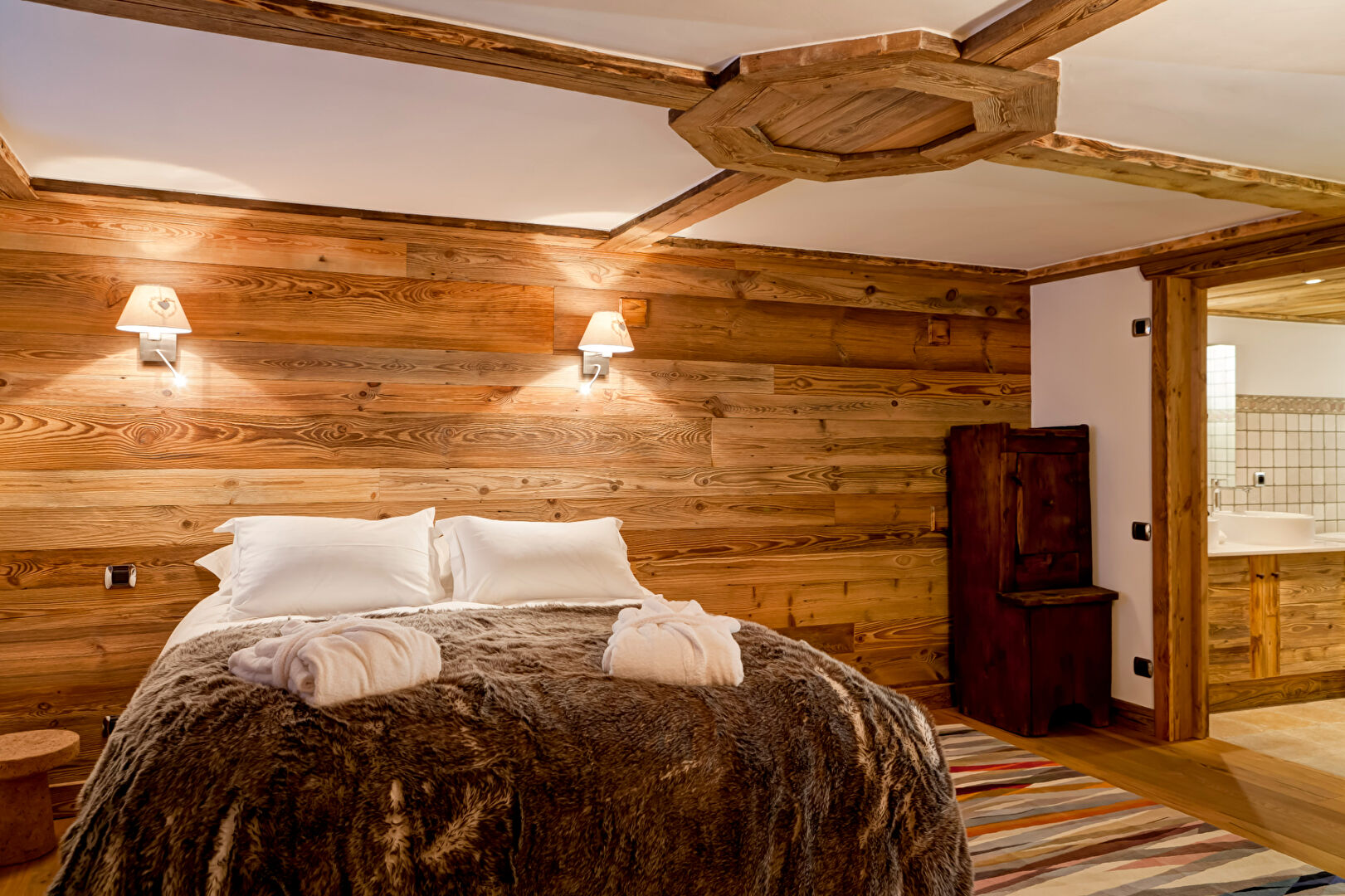 Courchevel, Les 3 Vallées chalet for sale - Courchevel | Village house – resort centre (Courchevel Le Praz) - gallery image 2