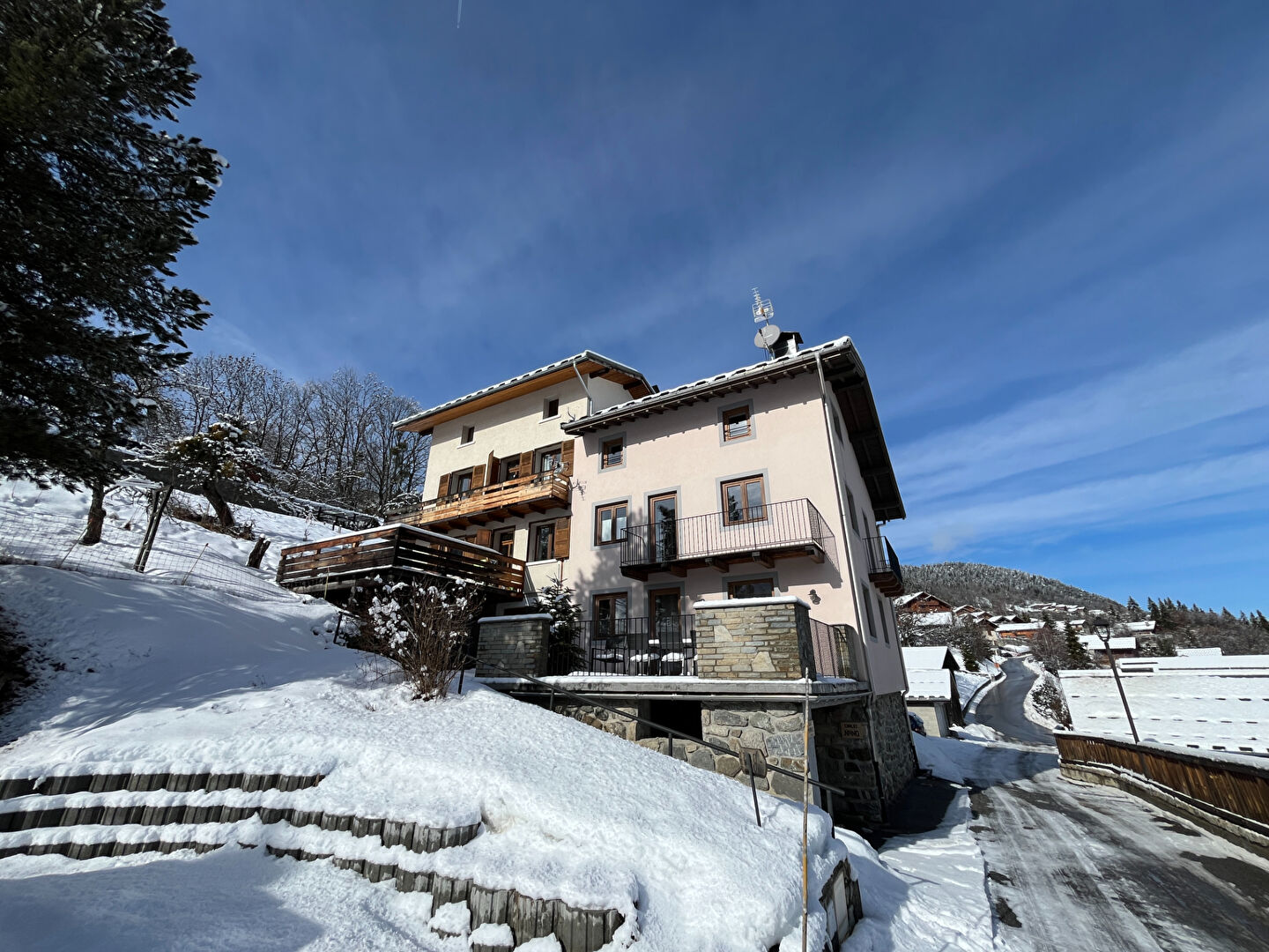 Méribel, Les 3 Vallées chalet for sale - Les Allues | Great opportunity – 2 south-facing houses (3 apartments)