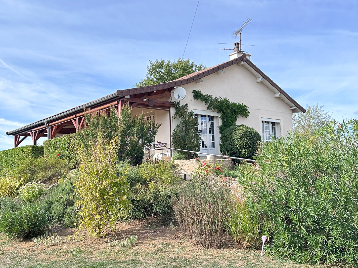 CORGOLOIN, très belle maison soignée