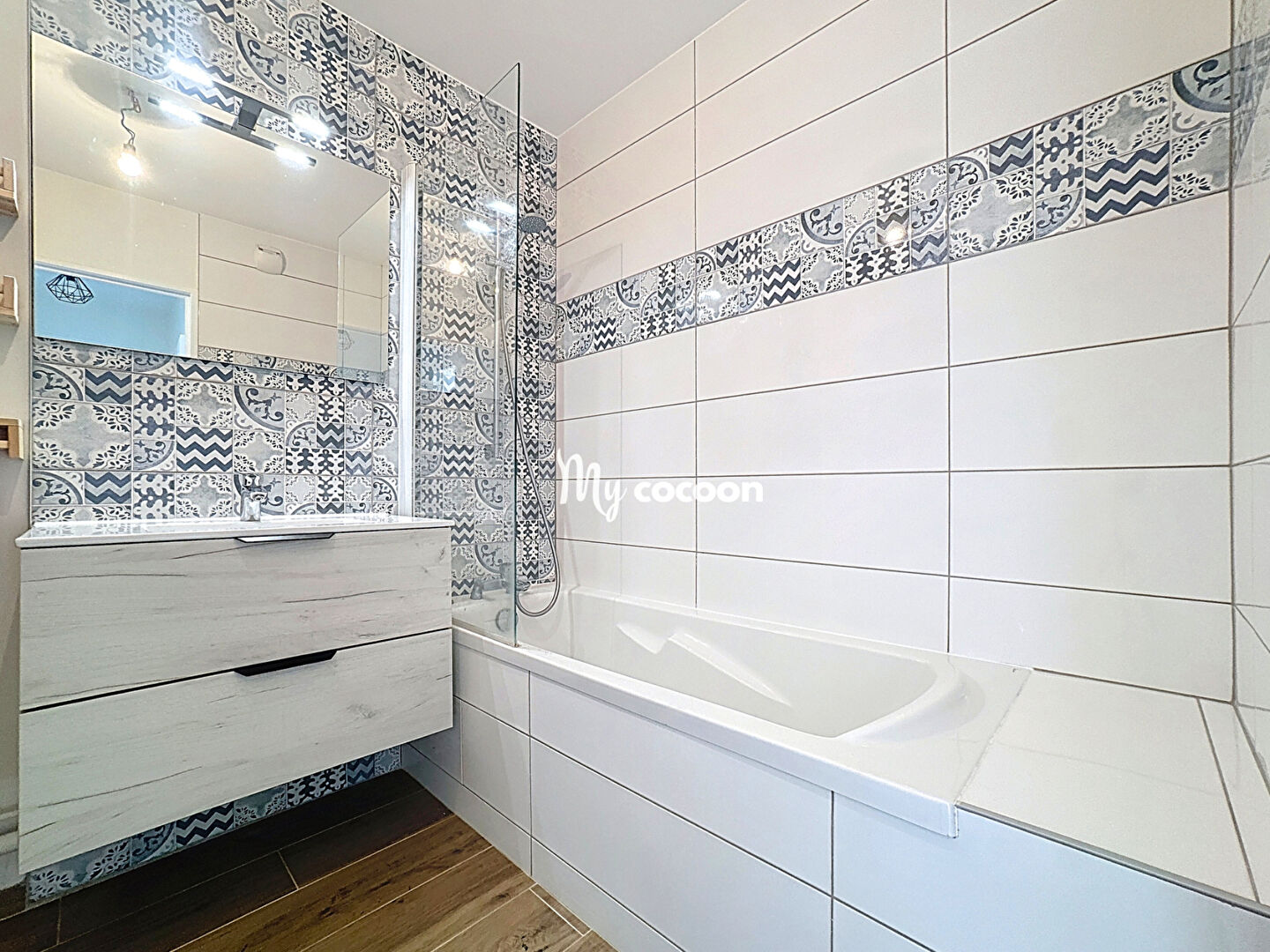 Photo T2 - Vaulx-en-Velin - 55 m2 terrasse & garage image 5/6