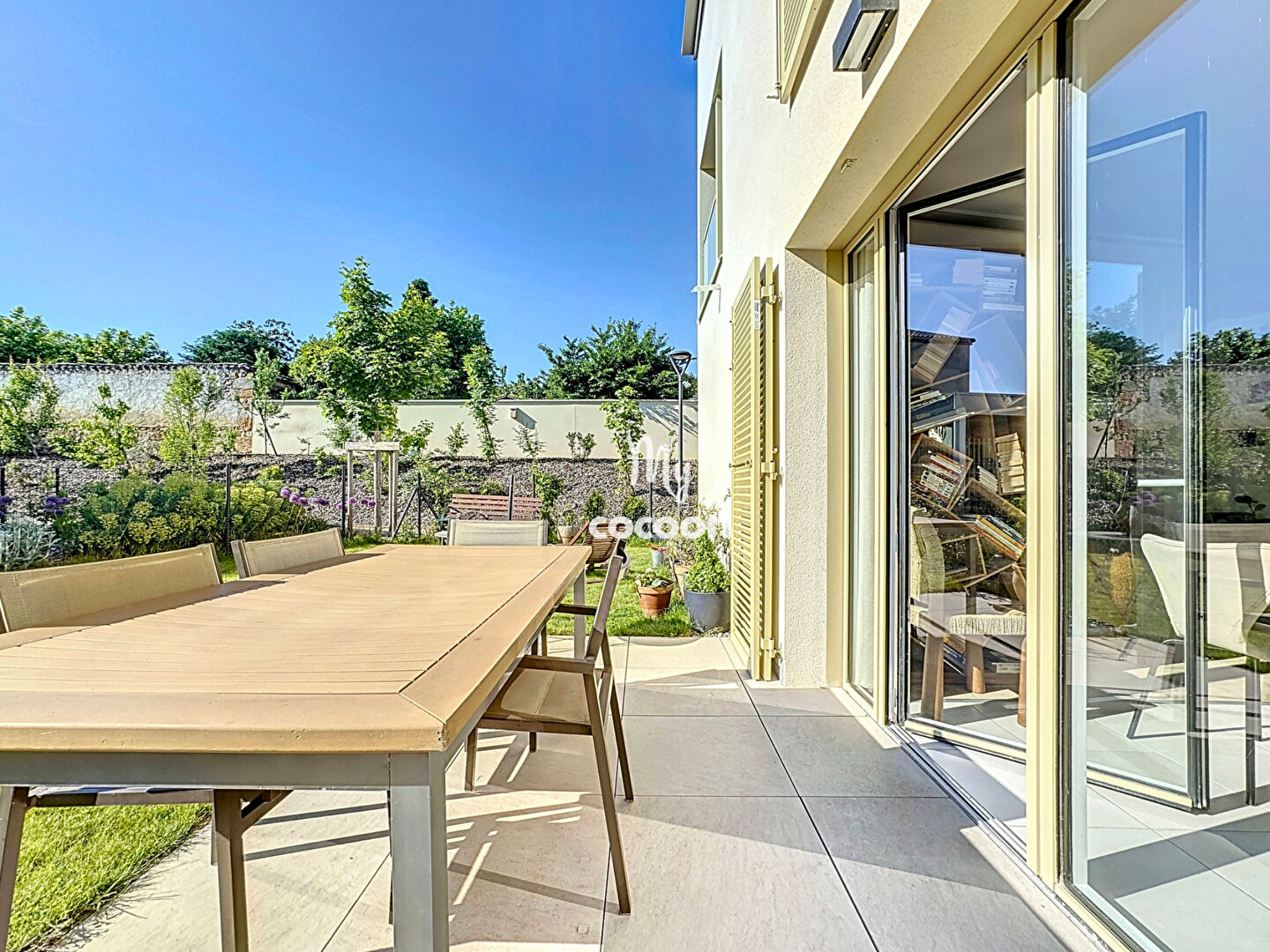 Charly - T4 - 76 m2, jardin privatif, parfait état, double parking.