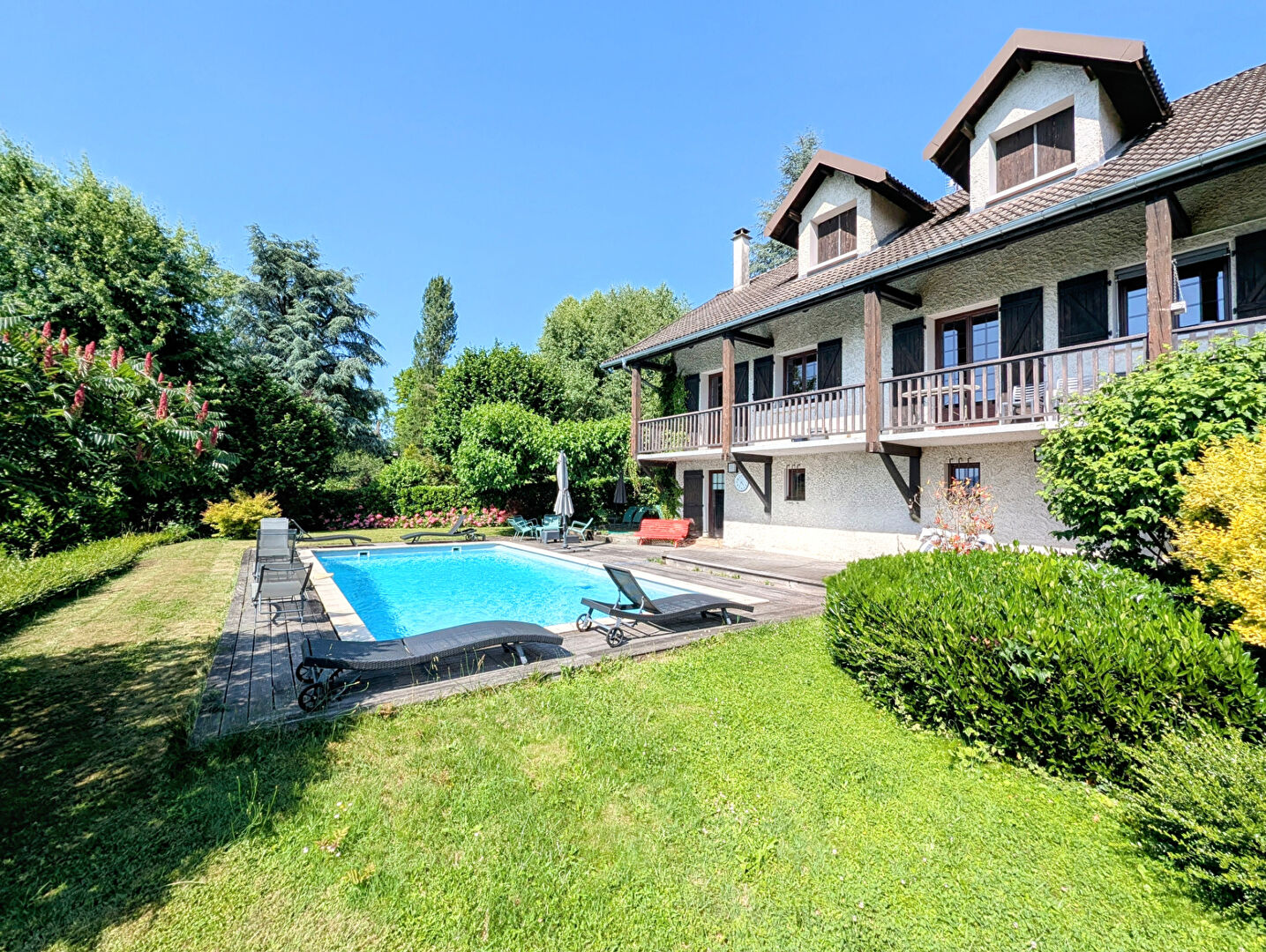 Maison Pugny Chatenod 8 pièces 216 m2 - piscine - vue lac