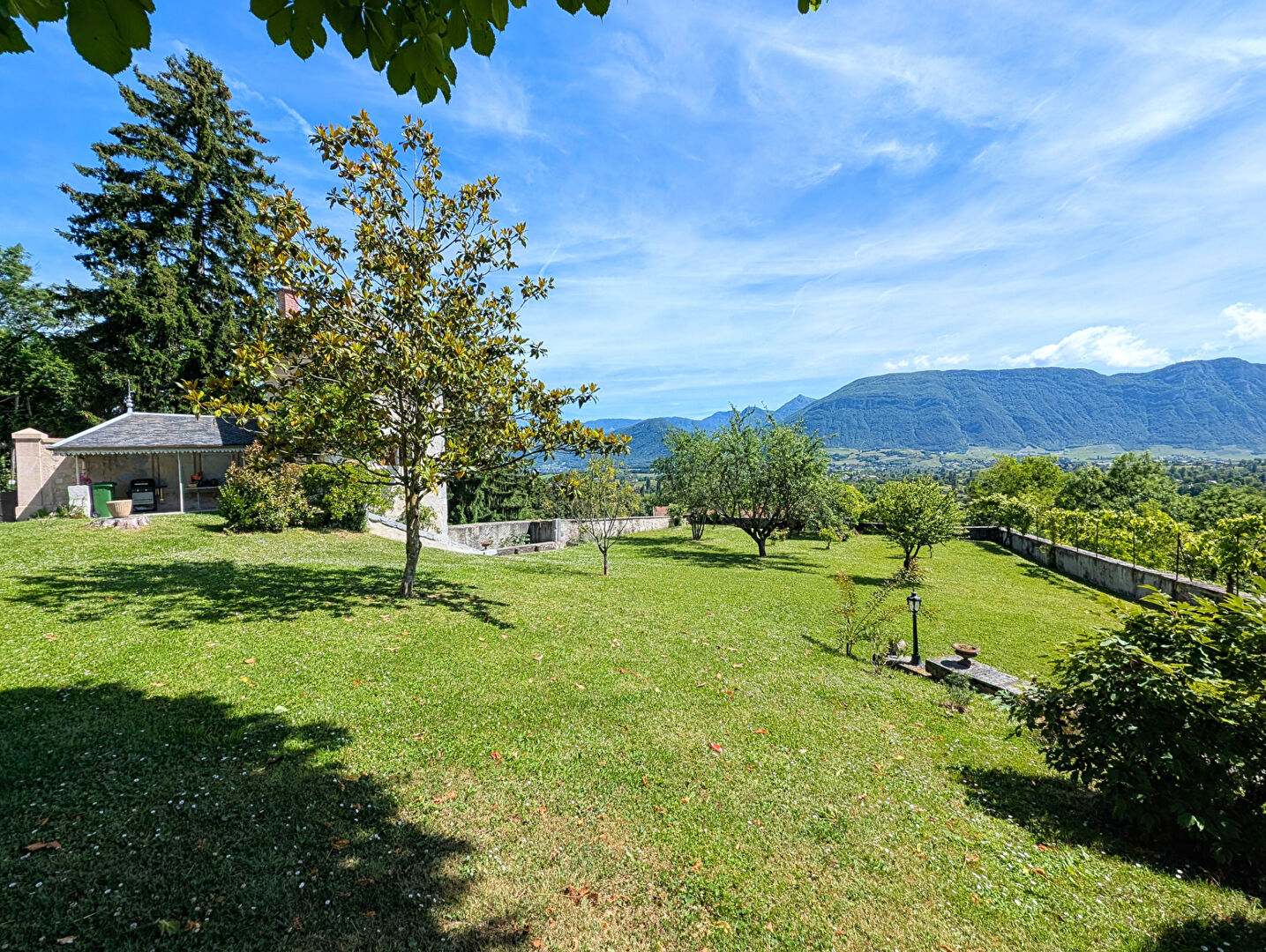 Photo Propriété historique avec domaine viticole et vue panoramique image 5/6