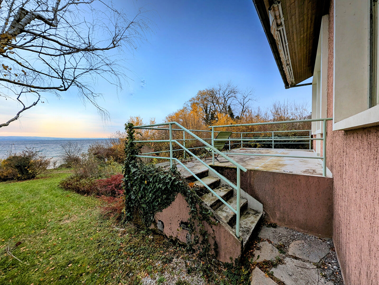 Photo Propriété au bord du lac Léman ? Accès direct à l'eau et ponton privatif image 5/6