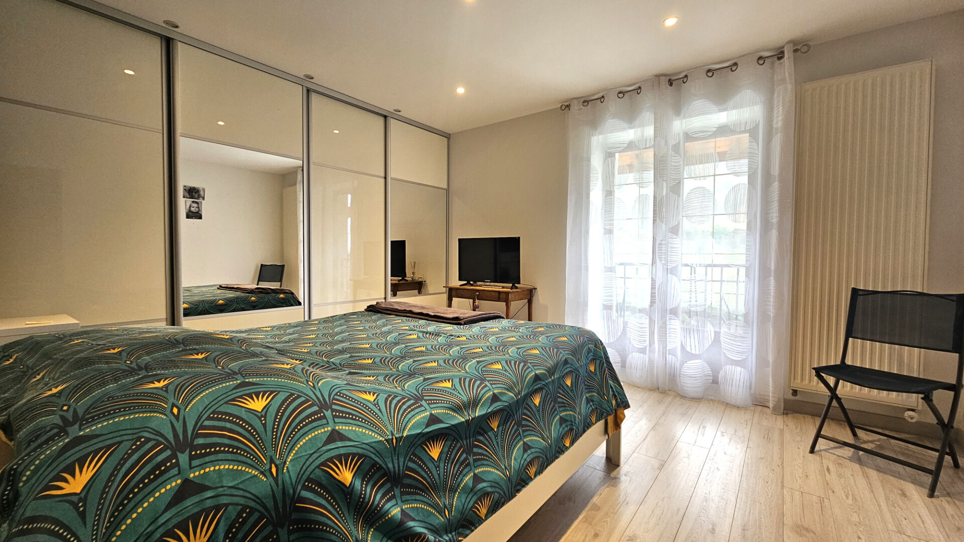 Photo CHAMPAGNEUX - 153 m² Maison  3 ch - jardin - piscine - dépendance image 4/6