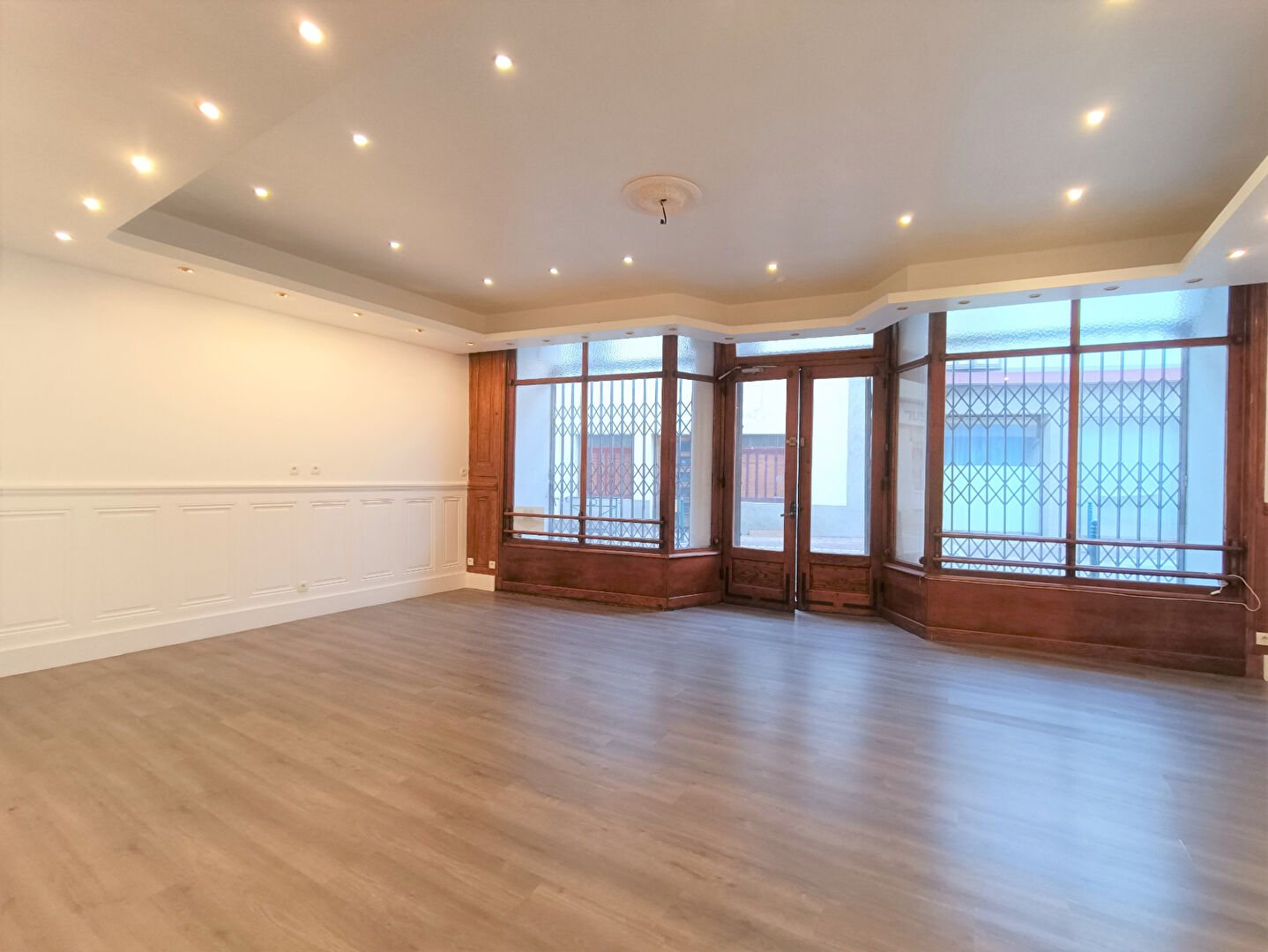 Local commercial -  LOYER PROGRESSIF - St Genix Les Villages - Centre