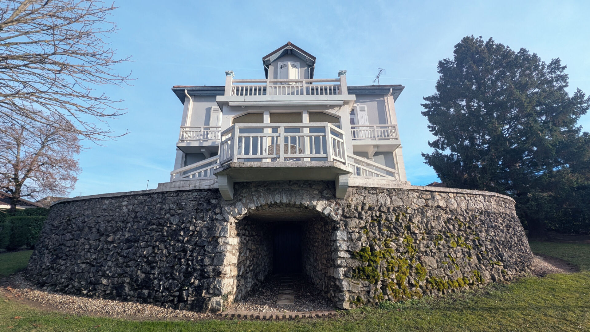 Agence immobilière de COMPARET IMMO - COMPARET IMMOBILIER AIX LES BAINS