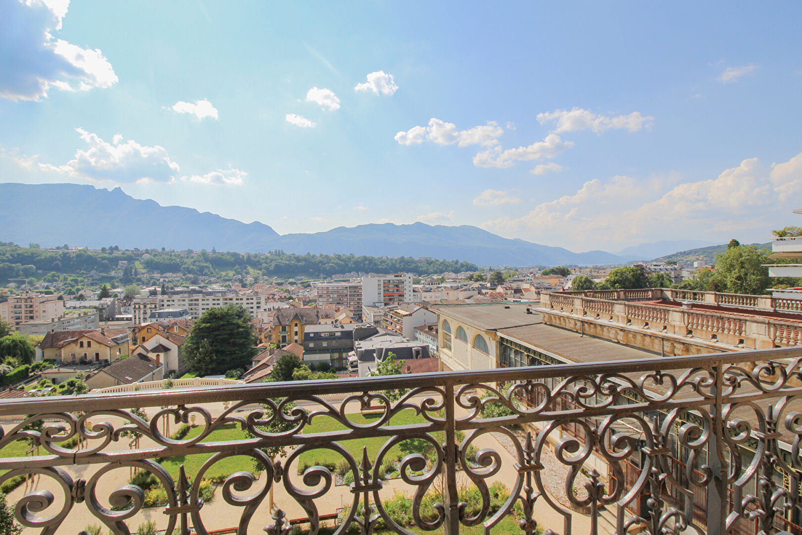 Agence immobilière de COMPARET IMMO - COMPARET IMMOBILIER AIX LES BAINS