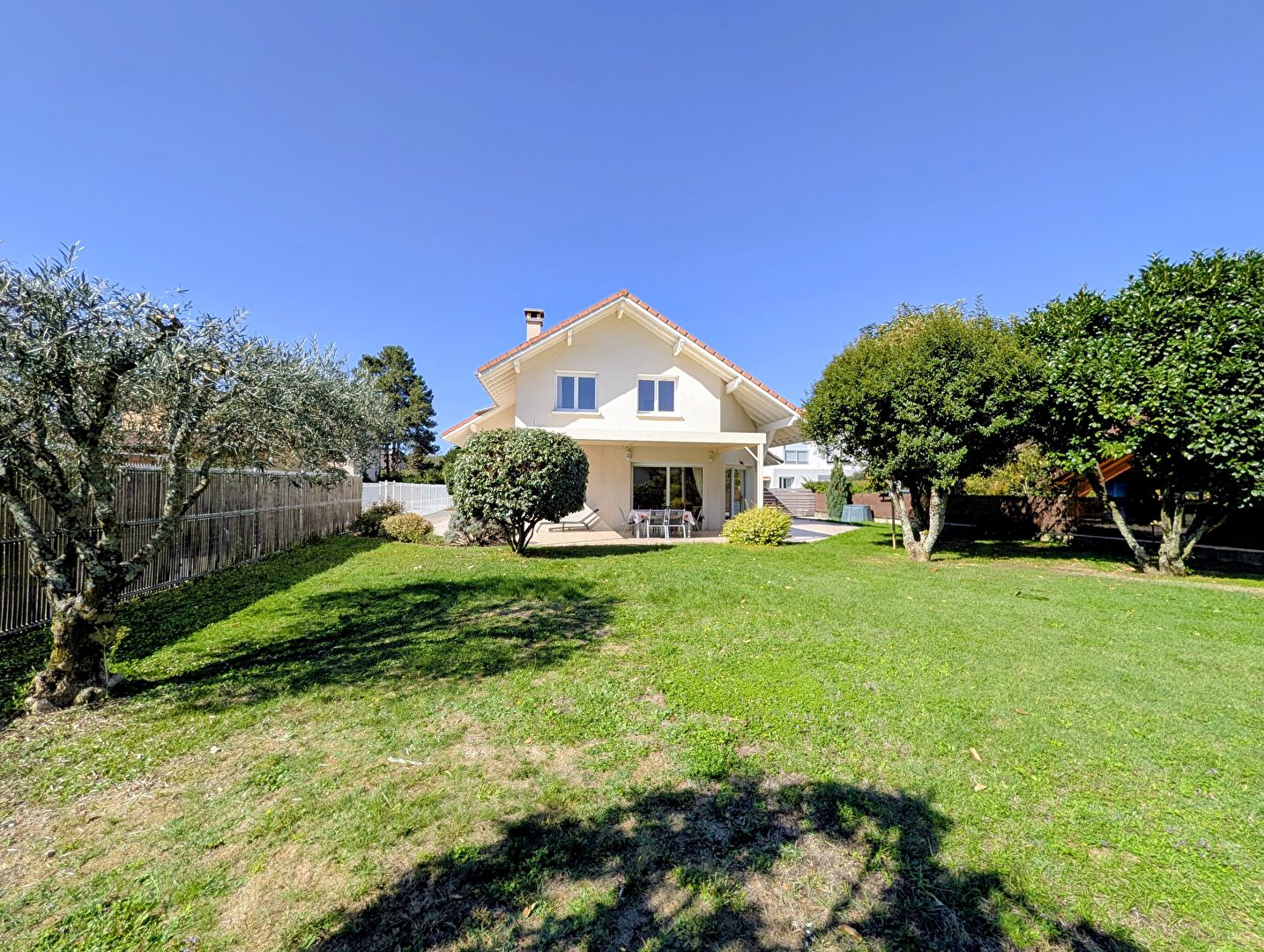 Photo Brison-Saint-Innocent - Maison individuelle avec jardin paysagé image 1/6