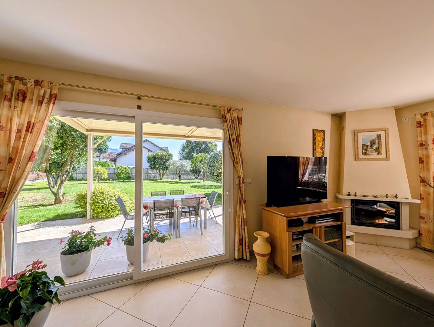 Photo Brison-Saint-Innocent - Maison individuelle avec jardin paysagé image 2/6