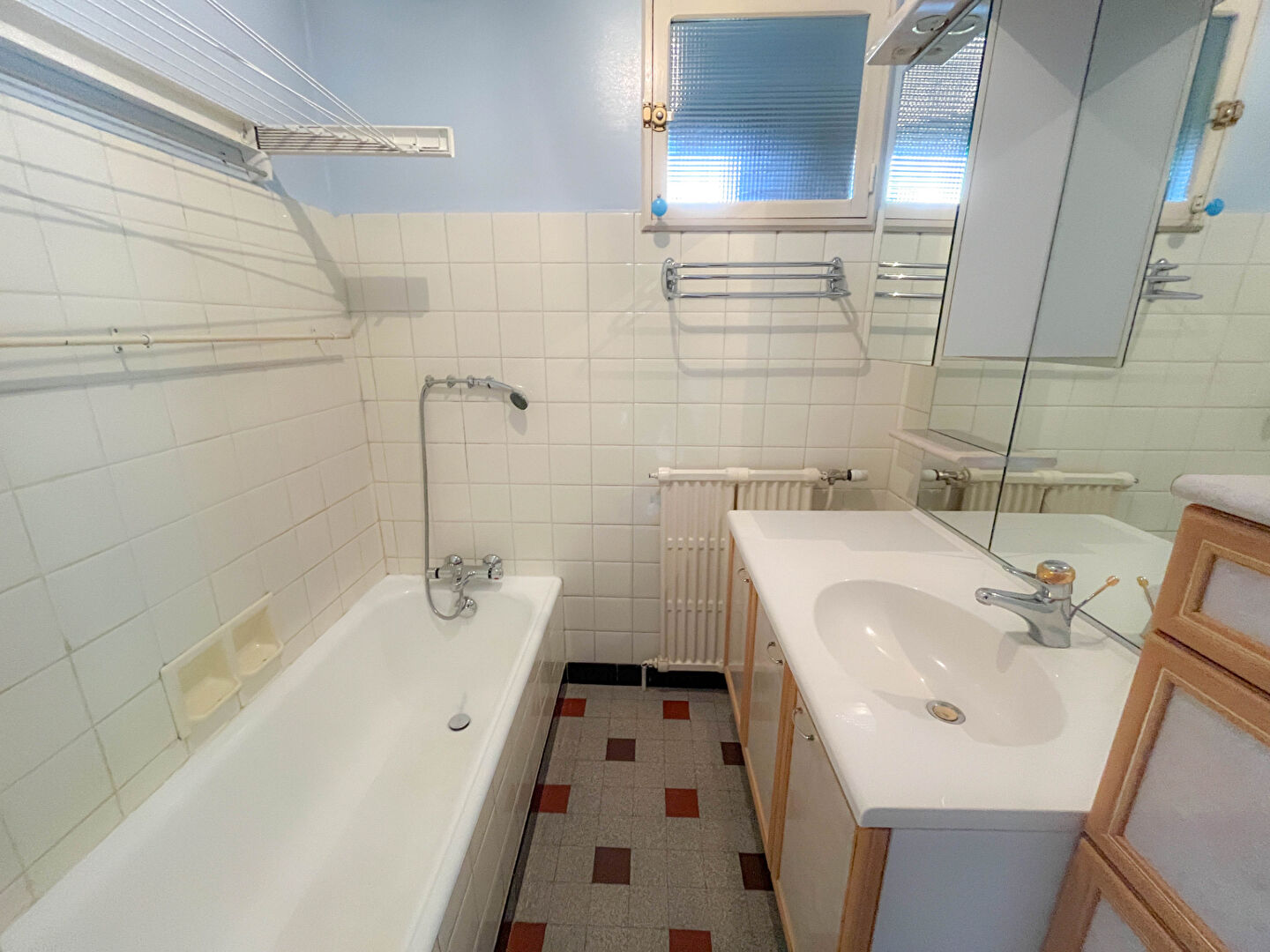 Photo Maison familiale avec potentiel ? La Bridoire (centre-village) image 6/6