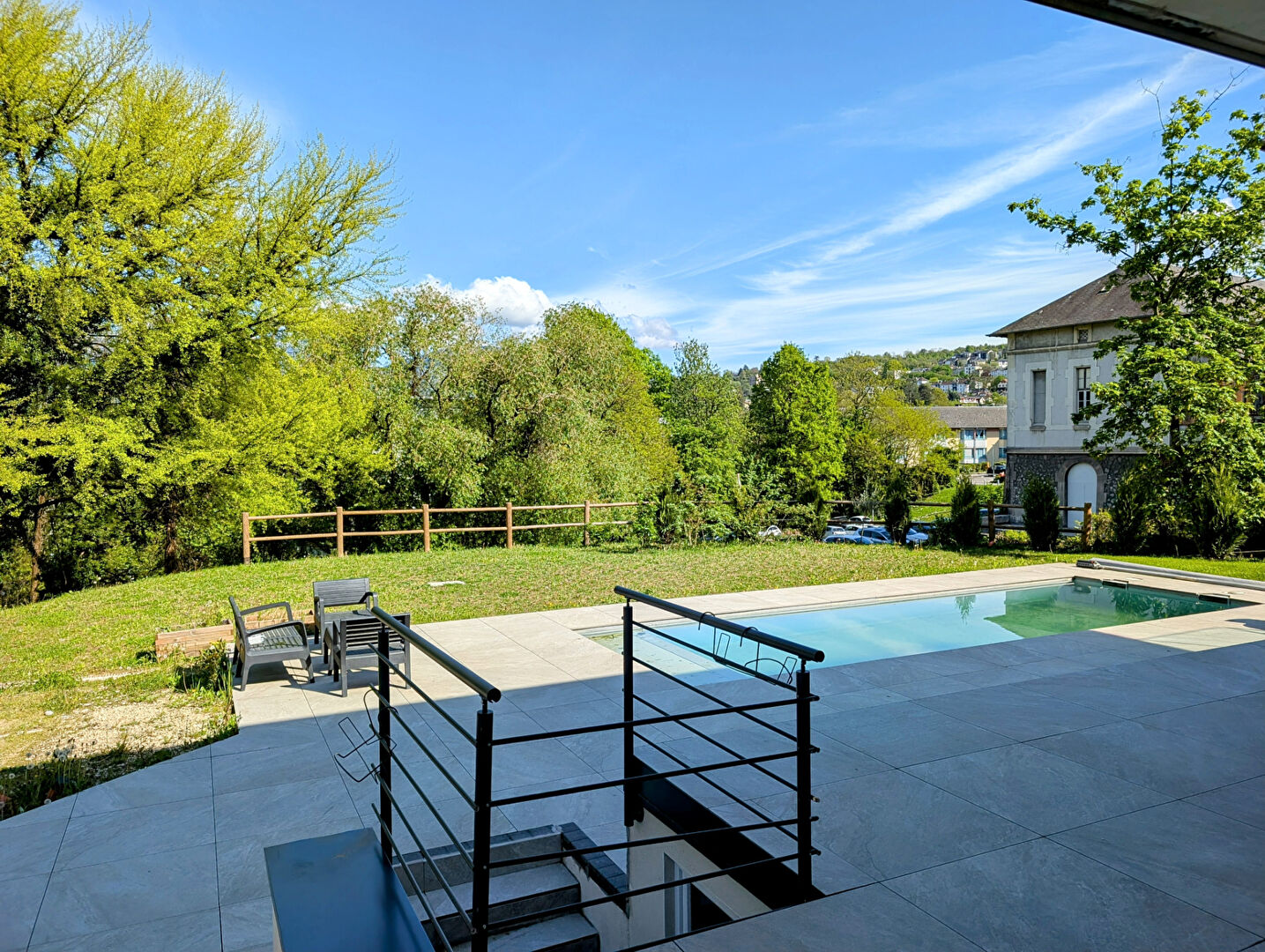 Photo Maison Chambery 9 pièces 300 m2 image 2/6