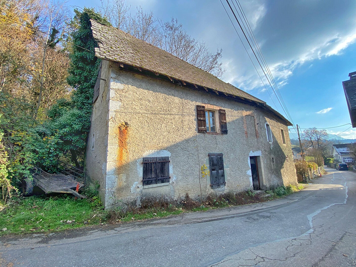 Photo Maison 6 pièces à rénover, grand terrain, 107 m², Entrelacs/St Girod image 1/6