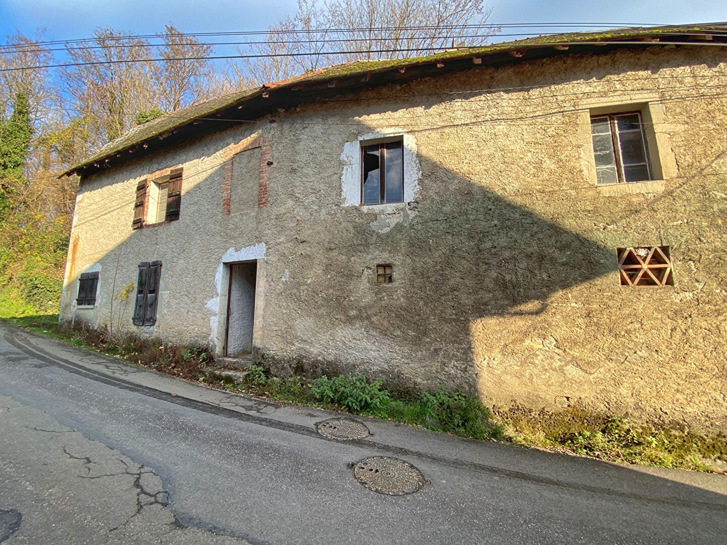 Photo Maison 6 pièces à rénover, grand terrain, 107 m², Entrelacs/St Girod image 2/6