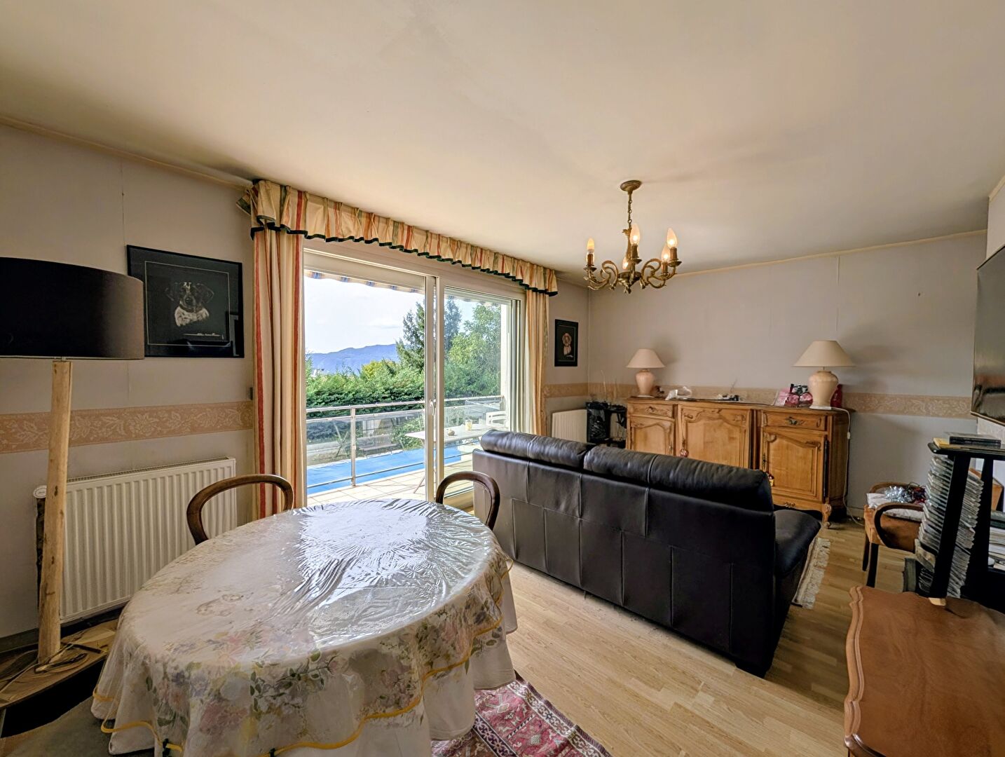 Photo Pugny-Chatenod, Maison au calme avec piscine et terrain constructible vue lac image 2/6