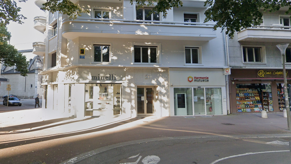 Emplacement Numéro 1 - Local commercial Hypercentre Chambery 52 m2