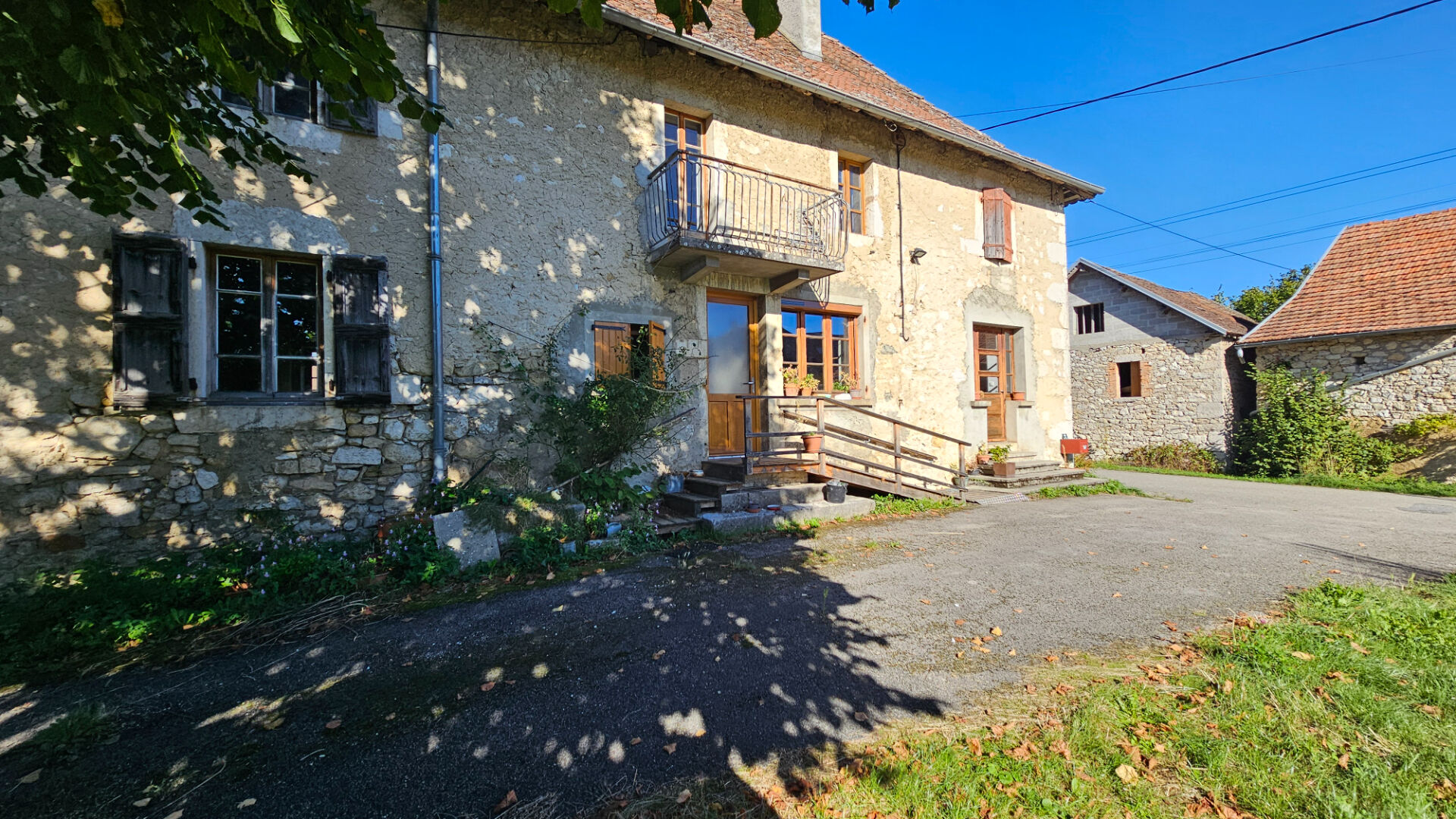 St Genix Les Villages-  St Maurice - maison à rénover -115m²  -jardin 755m²²