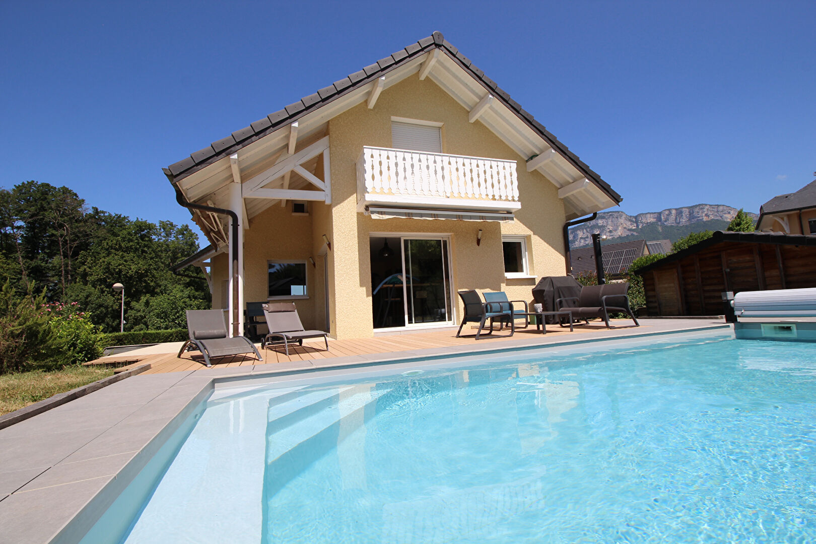 Maison Challes Les Eaux 5 pièce(s) 162m2- piscine
