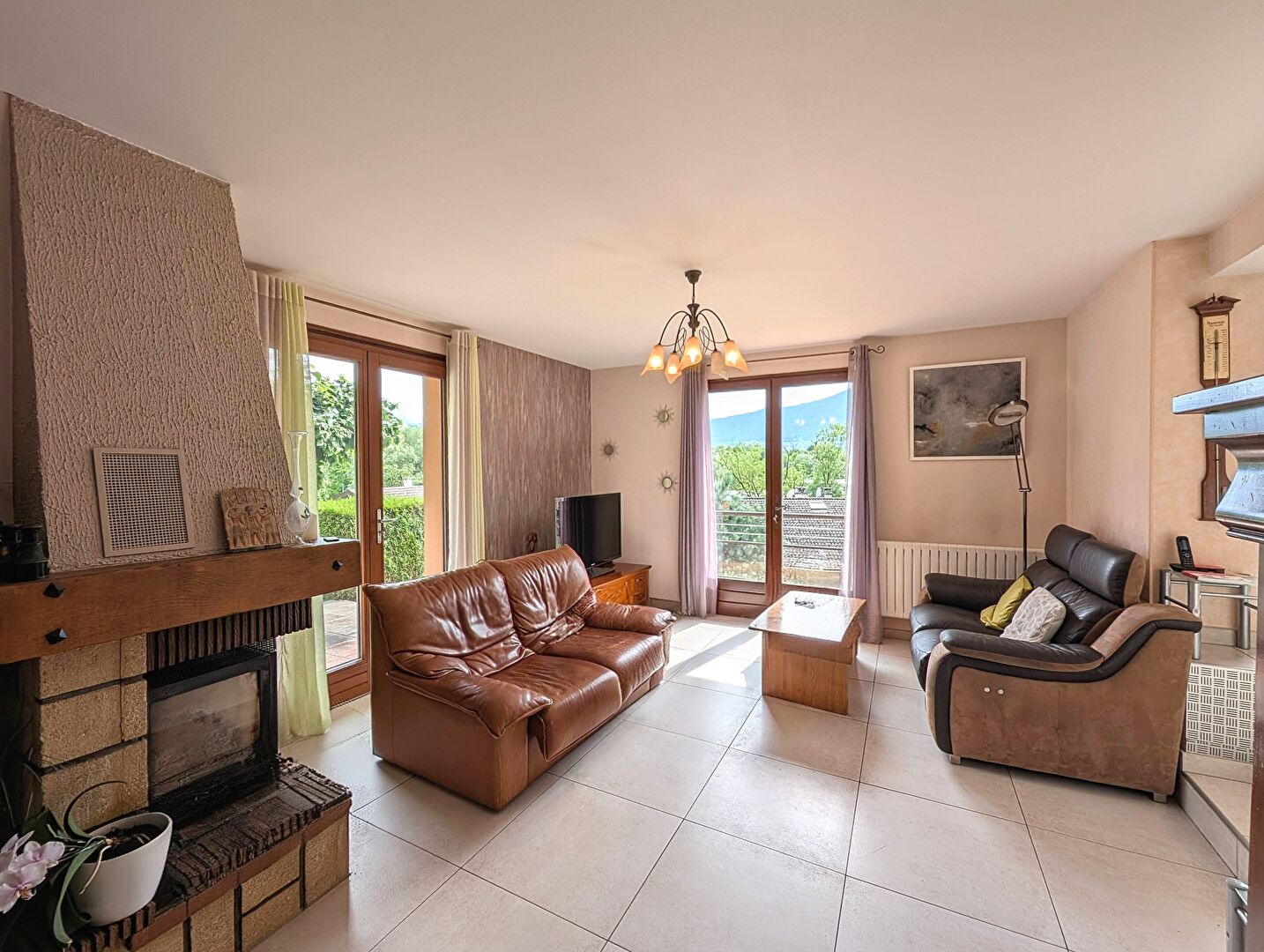 Photo MAISON 120M2 AU VIVIERS-DU-LAC  FORT POTENTIEL image 2/6