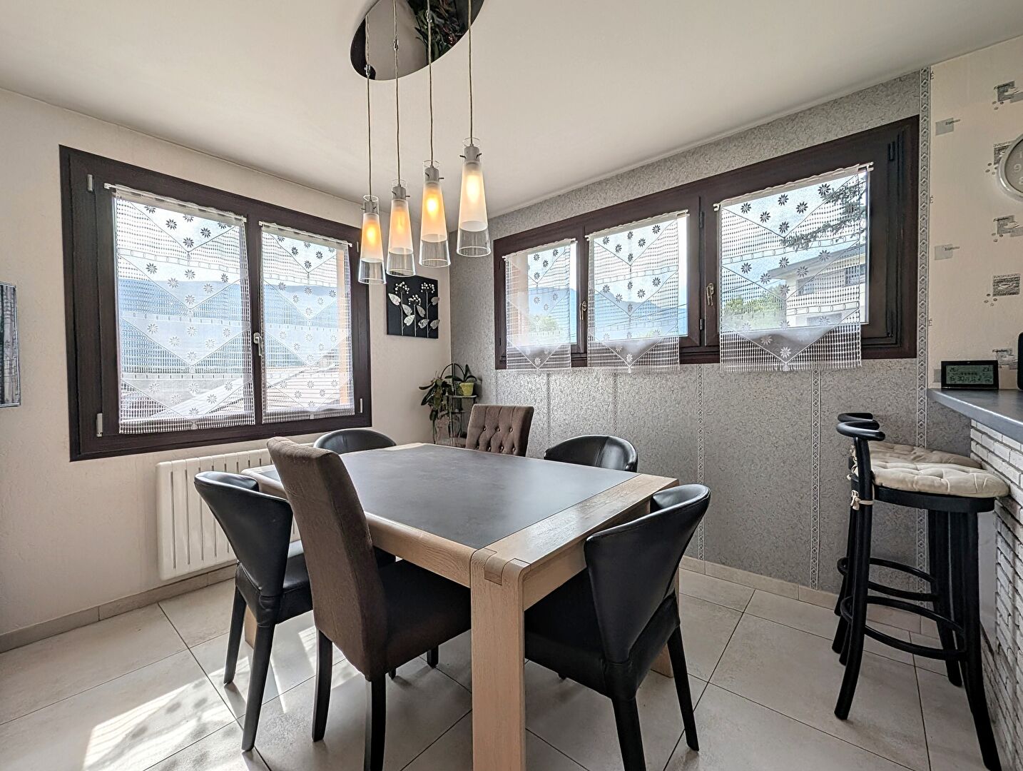 Photo MAISON 120M2 AU VIVIERS-DU-LAC  FORT POTENTIEL image 5/6