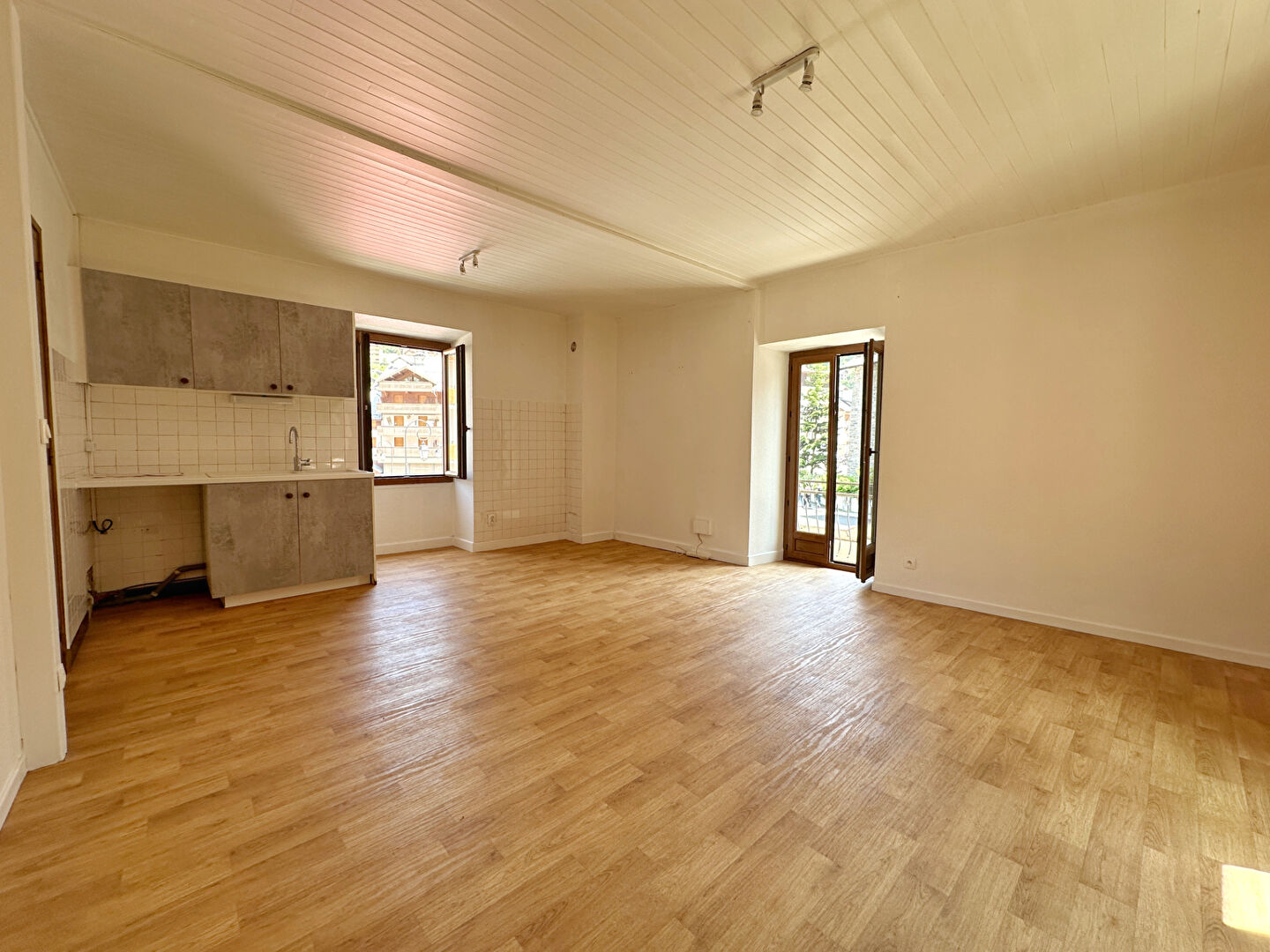 Agence immobilière de COMPARET IMMO - COMPARET IMMOBILIER CHAMBERY