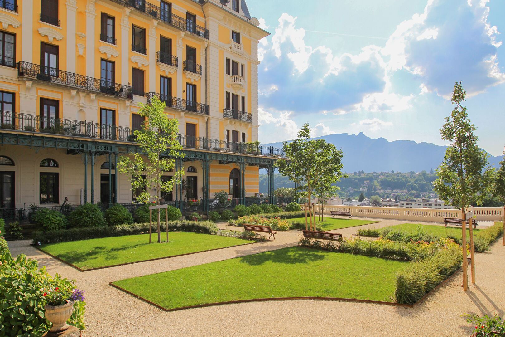 Agence immobilière de COMPARET IMMO - COMPARET IMMOBILIER AIX LES BAINS