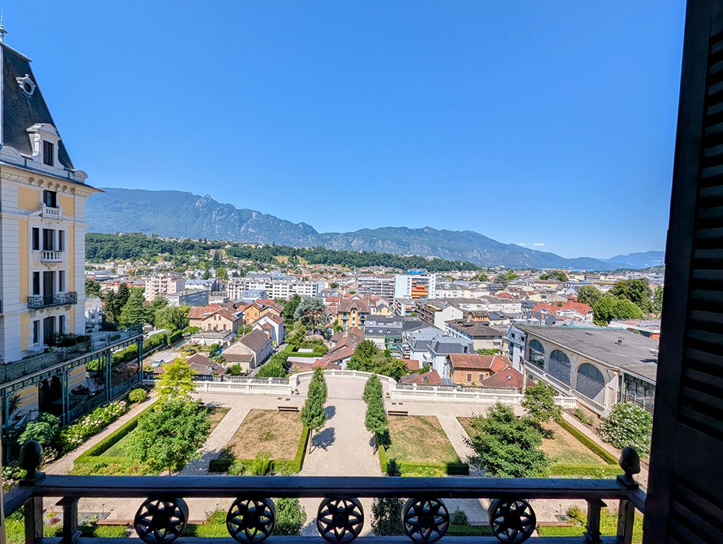 Exclusivité Comparet Immobilier - Appartement d'exception au Bernascon - vue lac