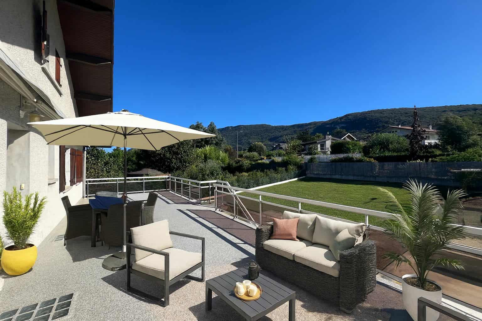 Photo Appartement Brison Saint Innocent 8 pièce(s) 147.2 m2 image 1/6