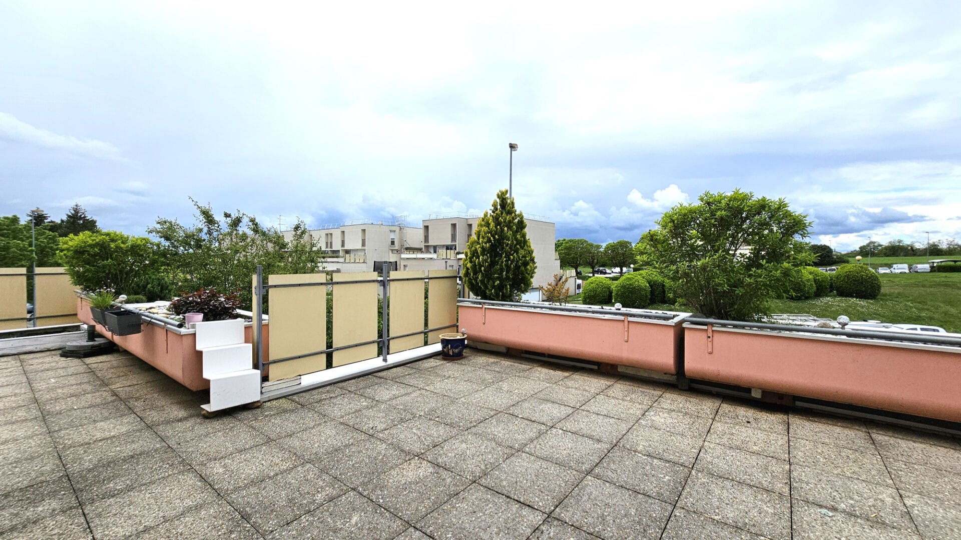 Photo LA TOUR DU PIN, Appartement  79m² - 3 chambres - terrasse 60m² image 3/6