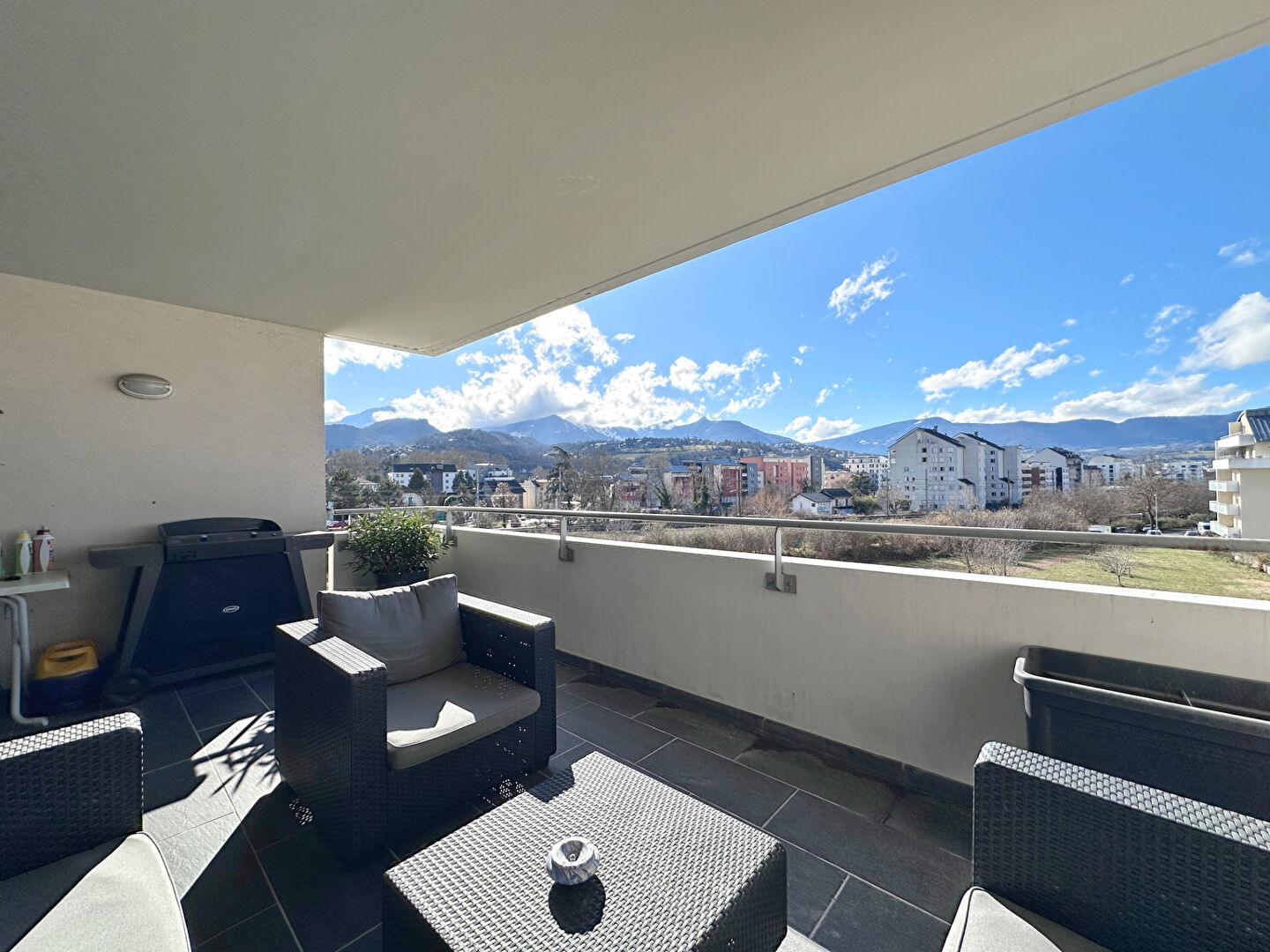 Agence immobilière de COMPARET IMMO - COMPARET IMMOBILIER CHAMBERY