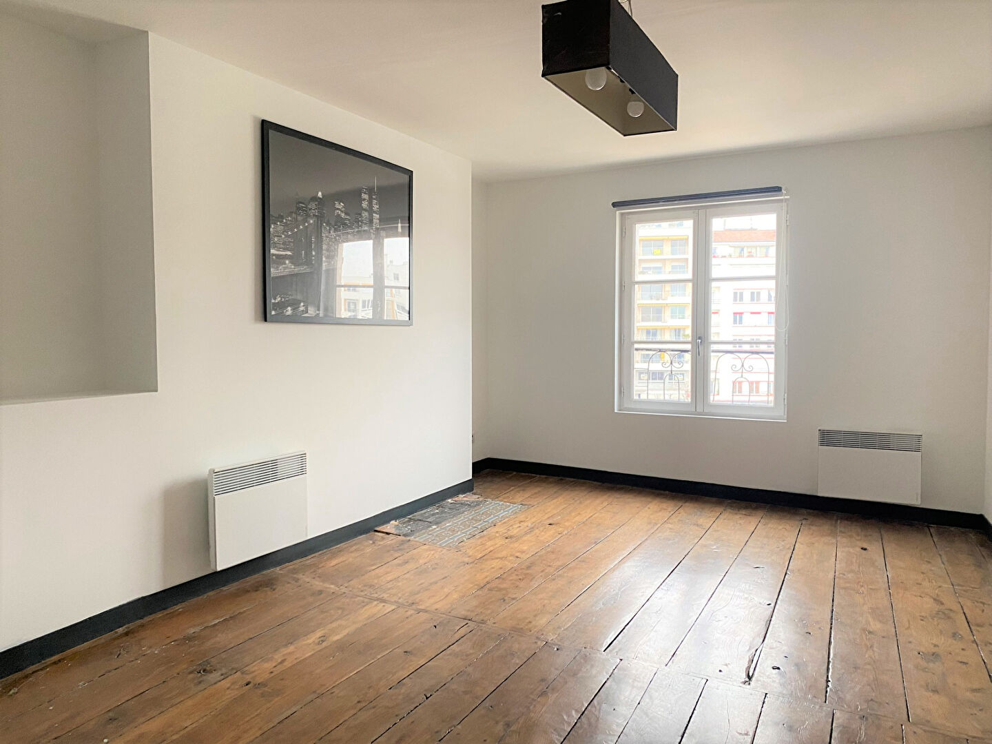 RUE DE LA COURTINE, Beau Studio de 27m² avec cuisine équipée !