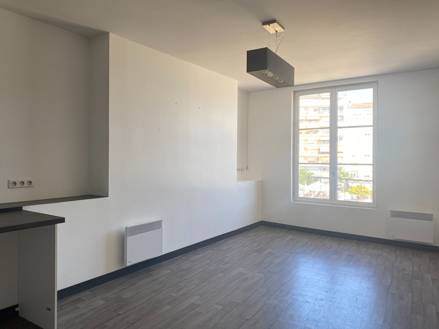 RUE DE LA COURTINE, Beau Studio de 28m² avec cuisine semi-équipée !