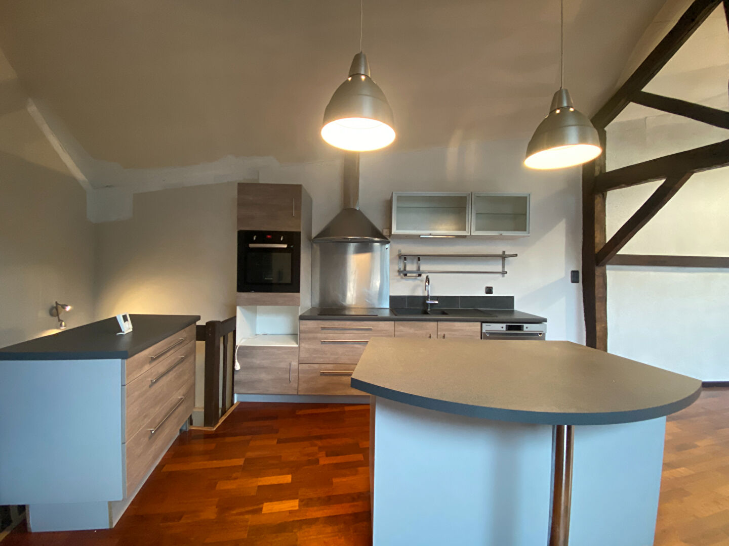 RUE PALVEZY - Duplex avec beaucoup de charmes de 124.95 m² !