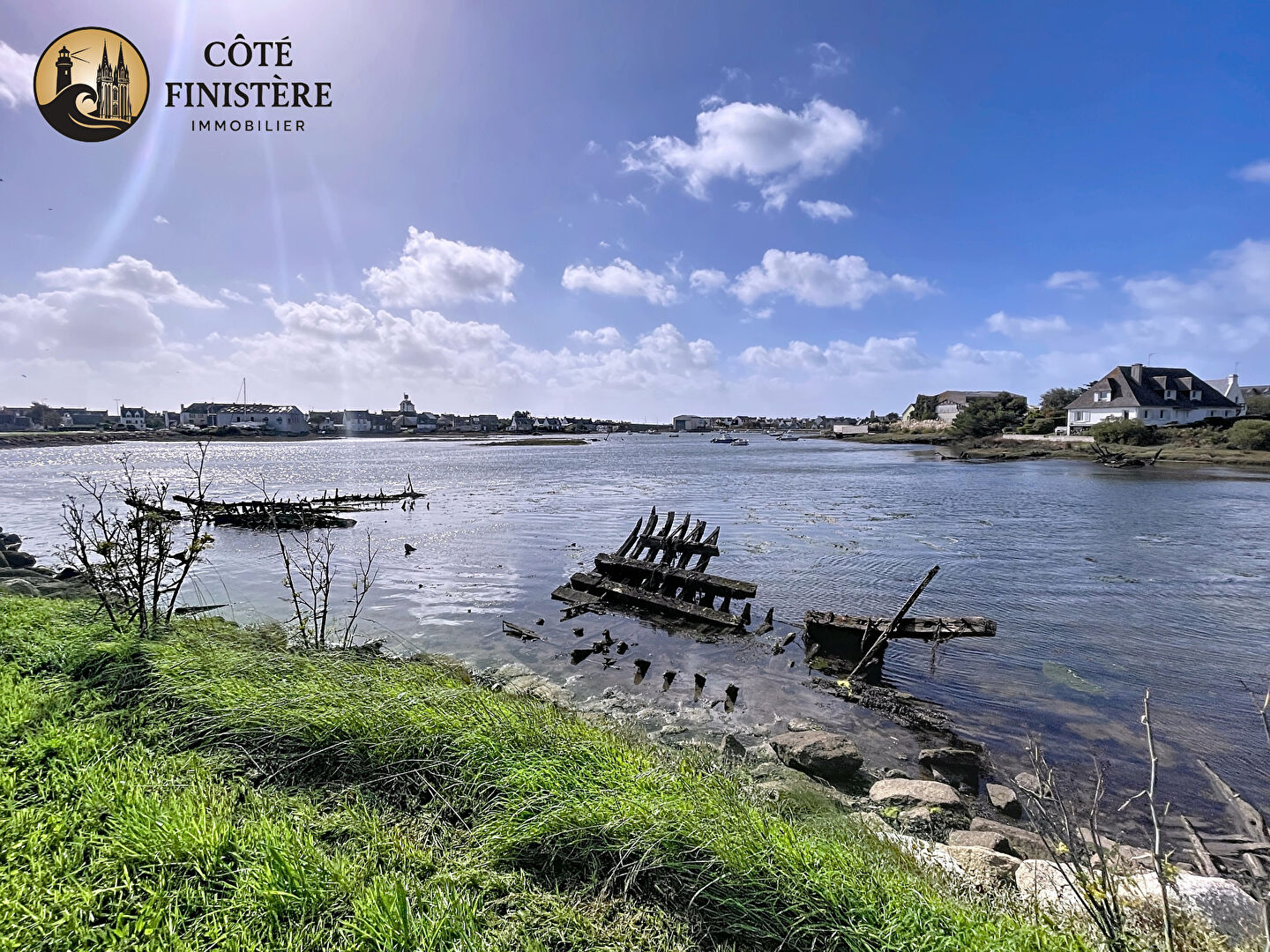 Maison avec vue sur l'arrière port et le cimetière de bateaux ? Treffiagat / Léchiagat