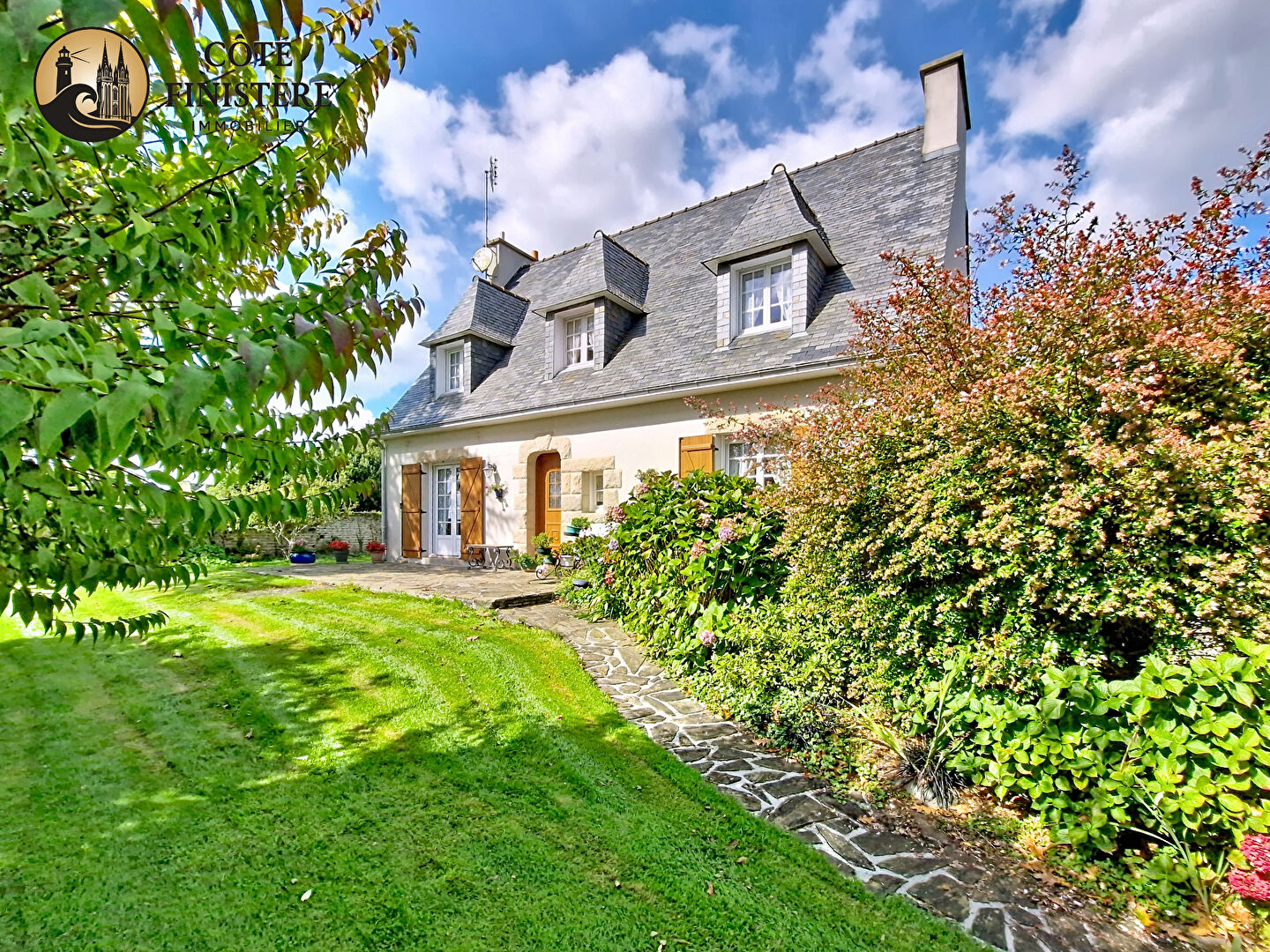 Photo Beaux volumes pour cette maison  - Bourg Ploneour Lanvern image 1/6