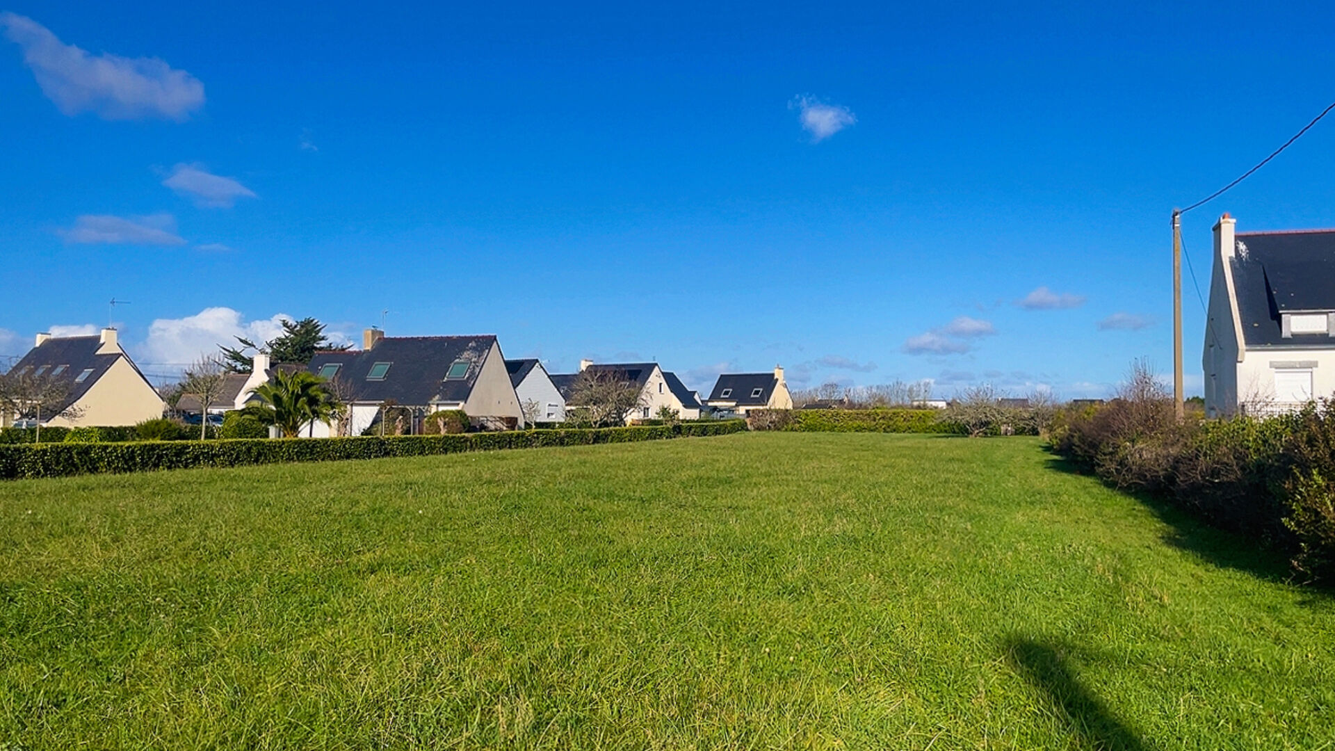 À environ 400 m de la mer ? Grand terrain constructible de 1 475 m² ? LOCTUDY