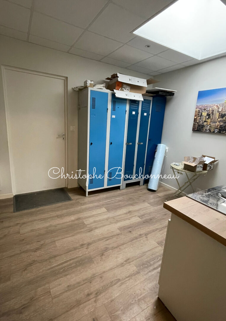Local commercial + appartement à Mortagne
