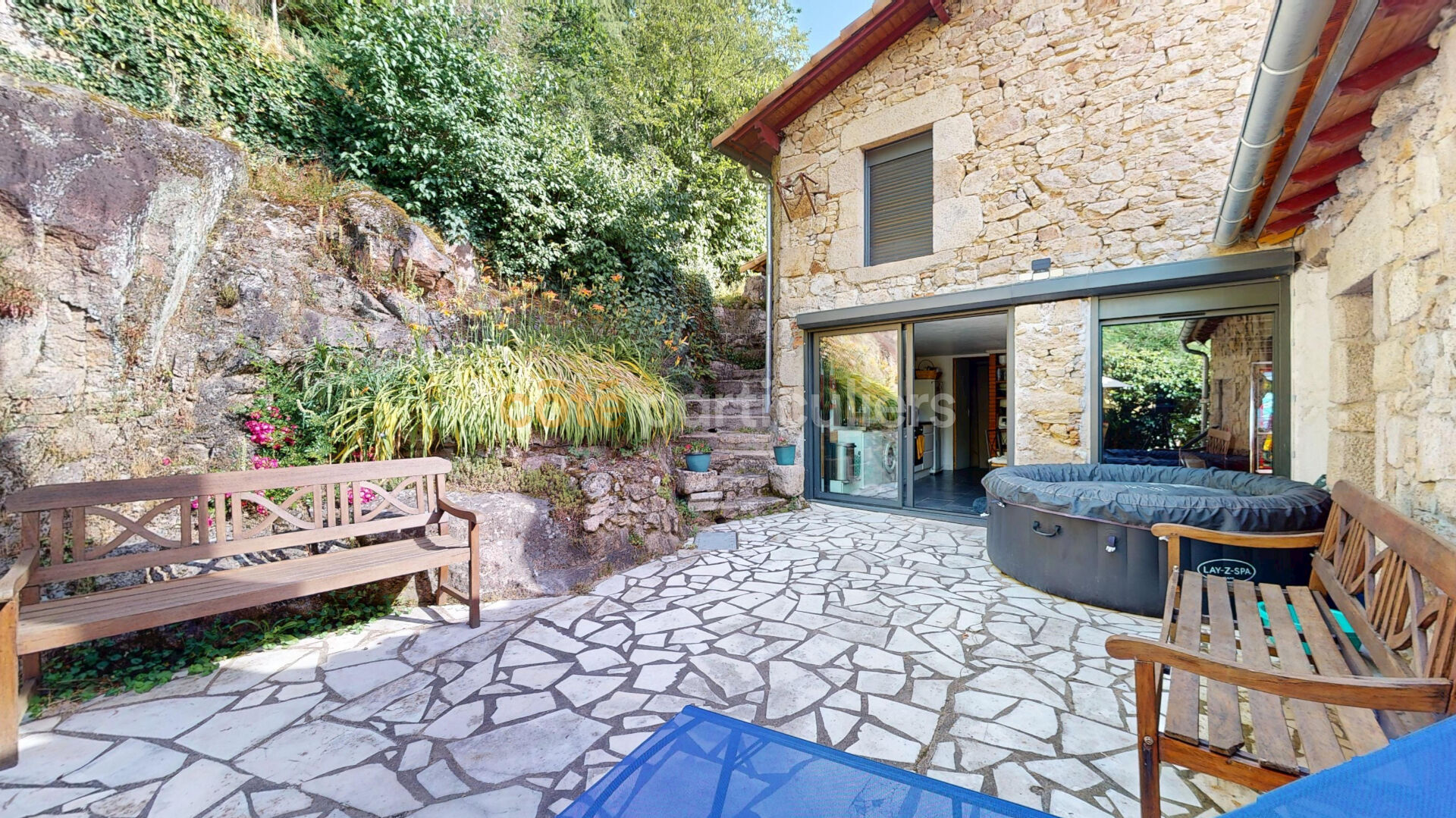 MORTAGNE-SUR-SÈVRE - MAISON EN PIERRE 198 M² - 4 CHAMBRES - ESPACE INDÉPENDANT - BORDS DE SÈVRE