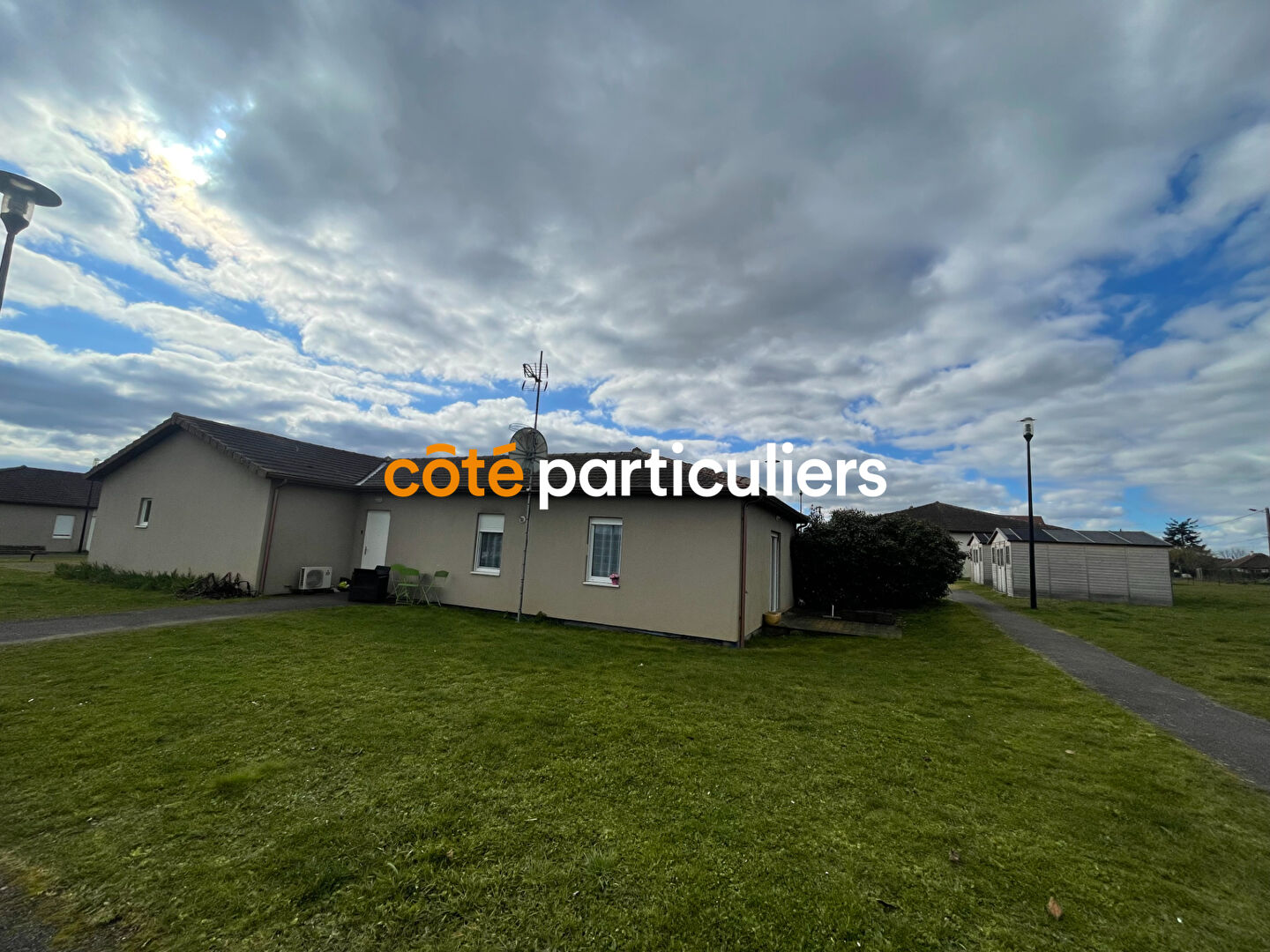 Agence immobilière de Côté Particuliers Lignières