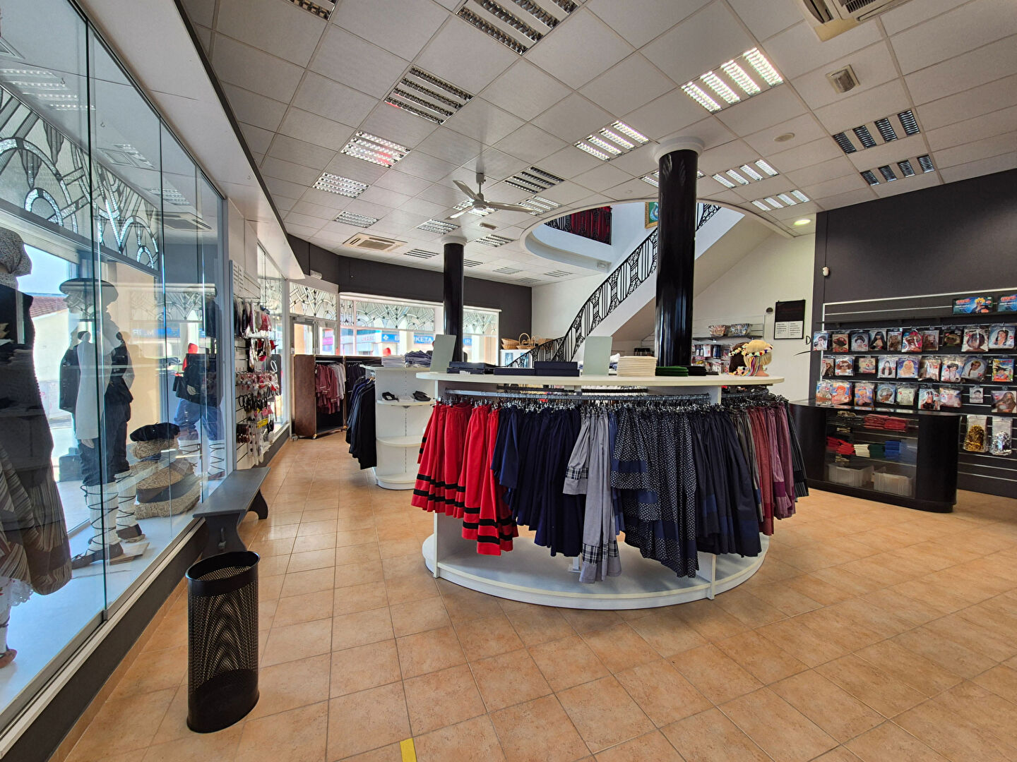 Hendaye centre, Murs commerciaux libres 242m²