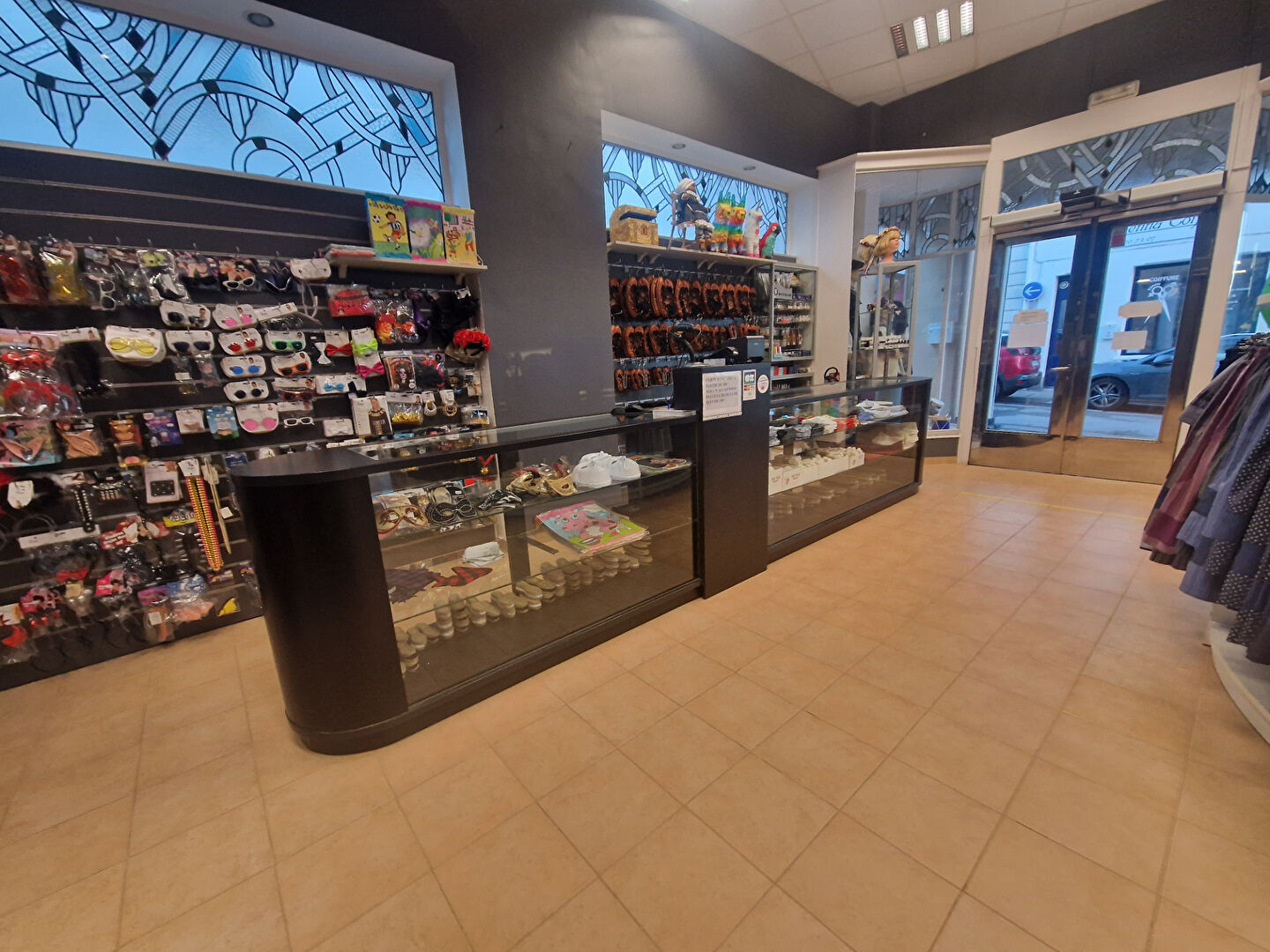 Photo Hendaye centre, Murs commerciaux libres 242m² image 3/4