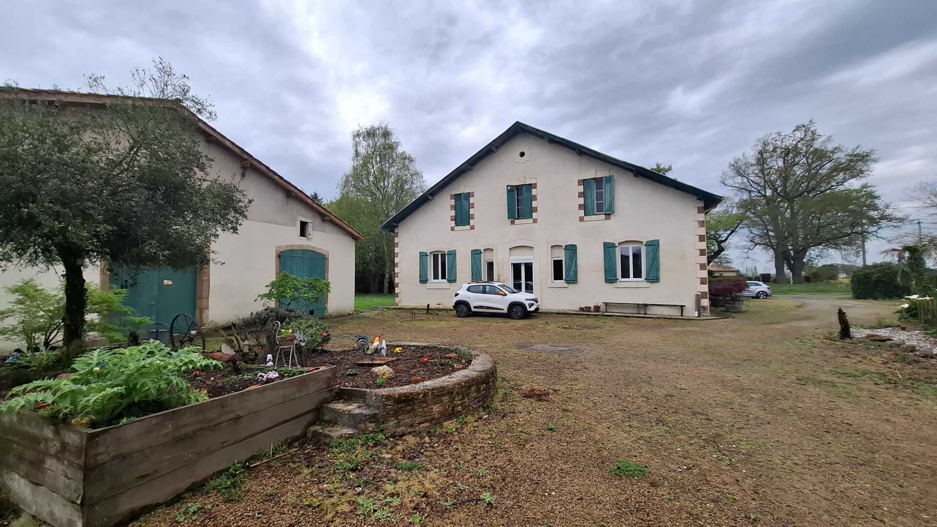 Photo Propriété 2/3 maisons + studio + dépendances image 1/6