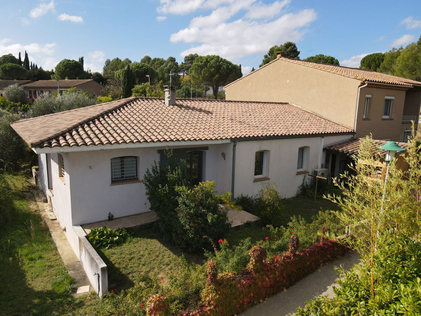 Villemoustaussou. Maison de plain-pied 3 chambres avec jardin sans vis-à-vis