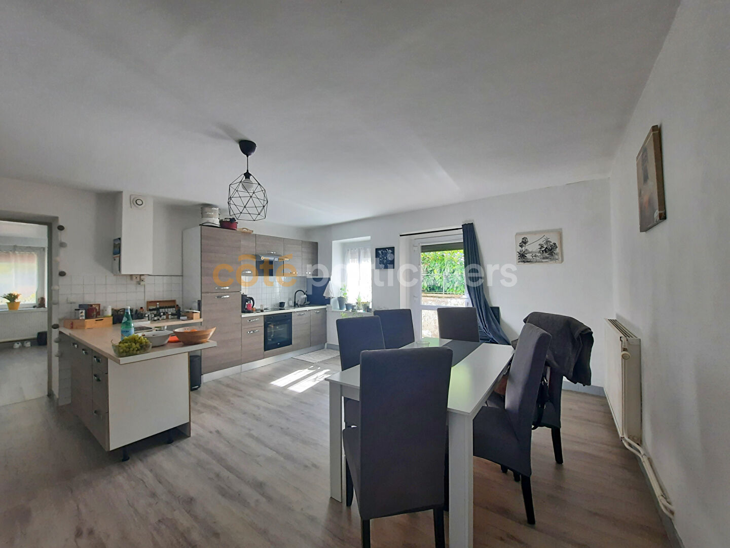 Immeuble de 2 appartements à Sampans