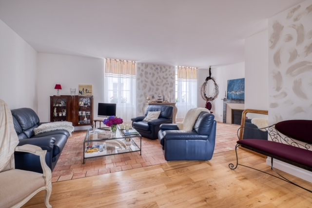 Photo A VENDRE - LAVAL - Maison 155 m2 image 2/6